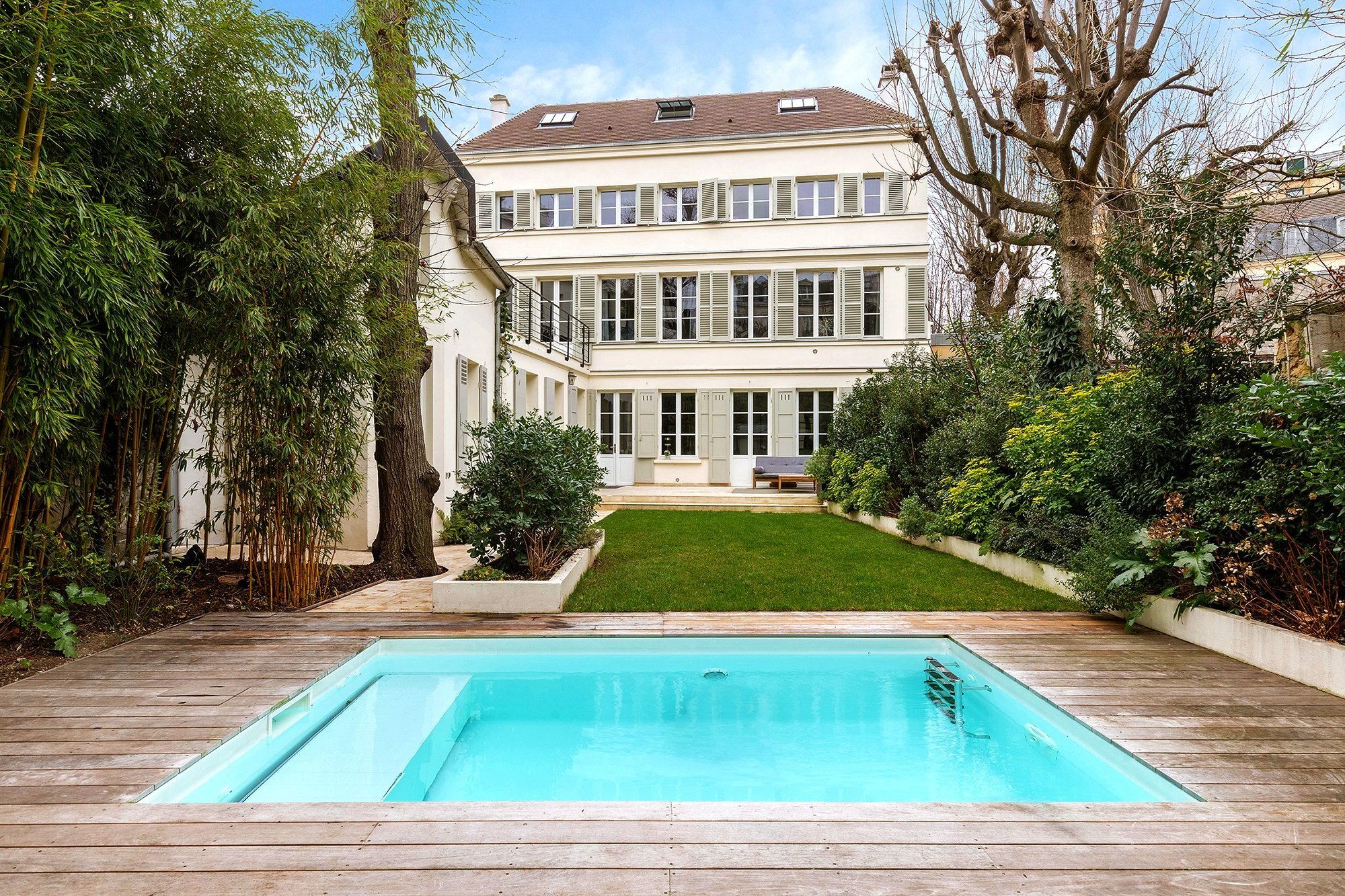 Luxury house in the heart of Paris with garden and swimming pool near Saint Germain des Prés