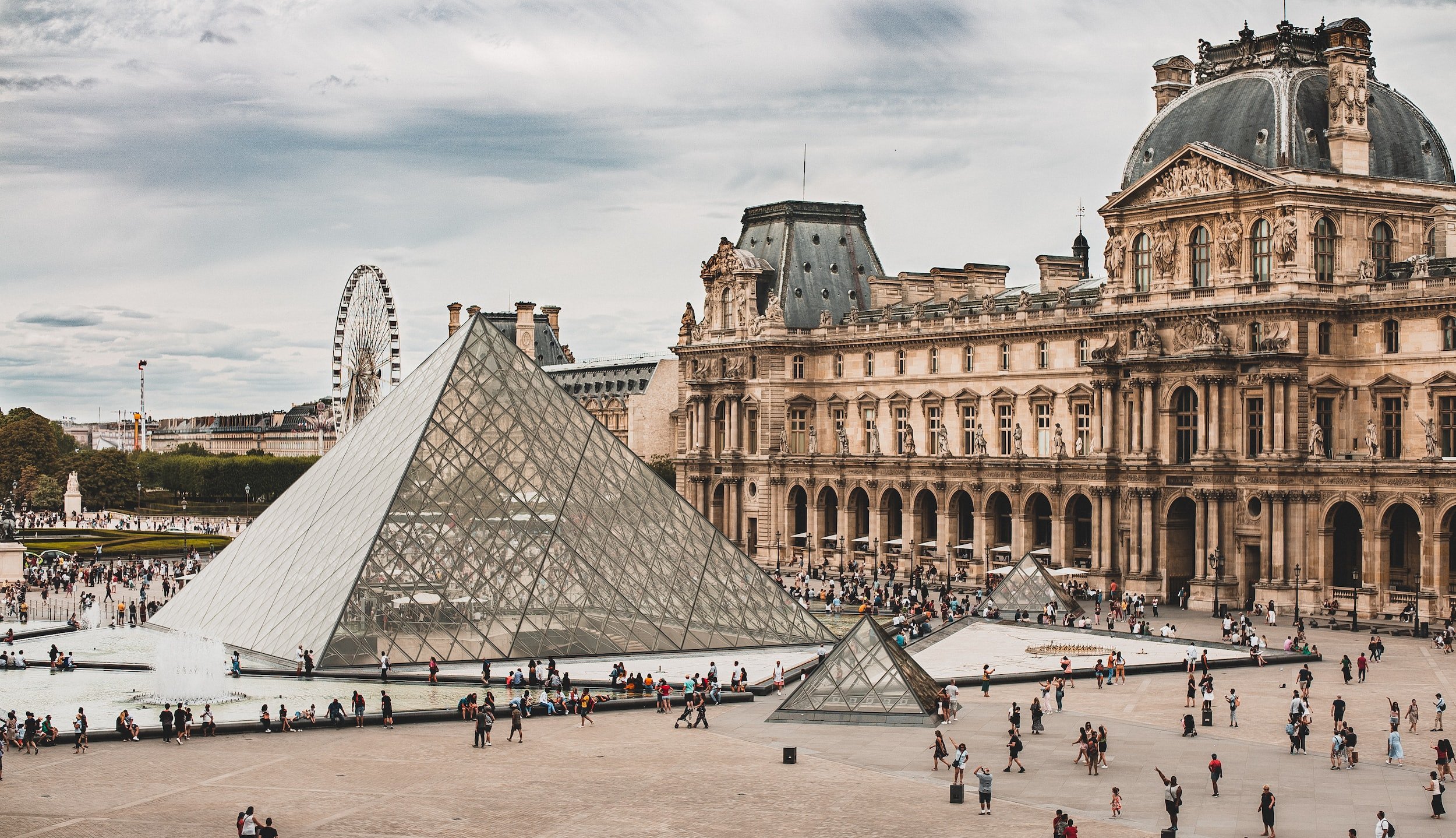 Visit the Louvre from a luxury Parisian home