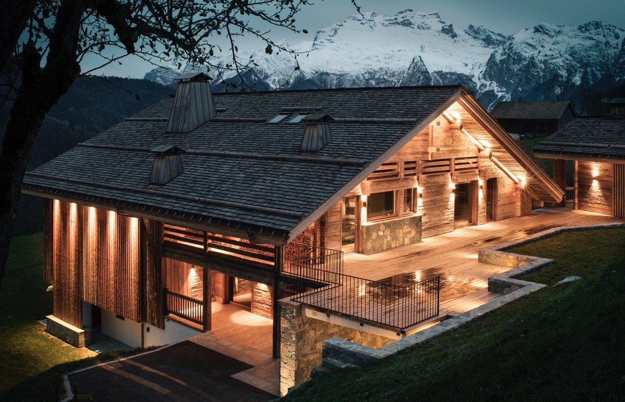 Prestigious chalet in La Clusaz at the foot of the slopes with hotel service, swimming pool and spa