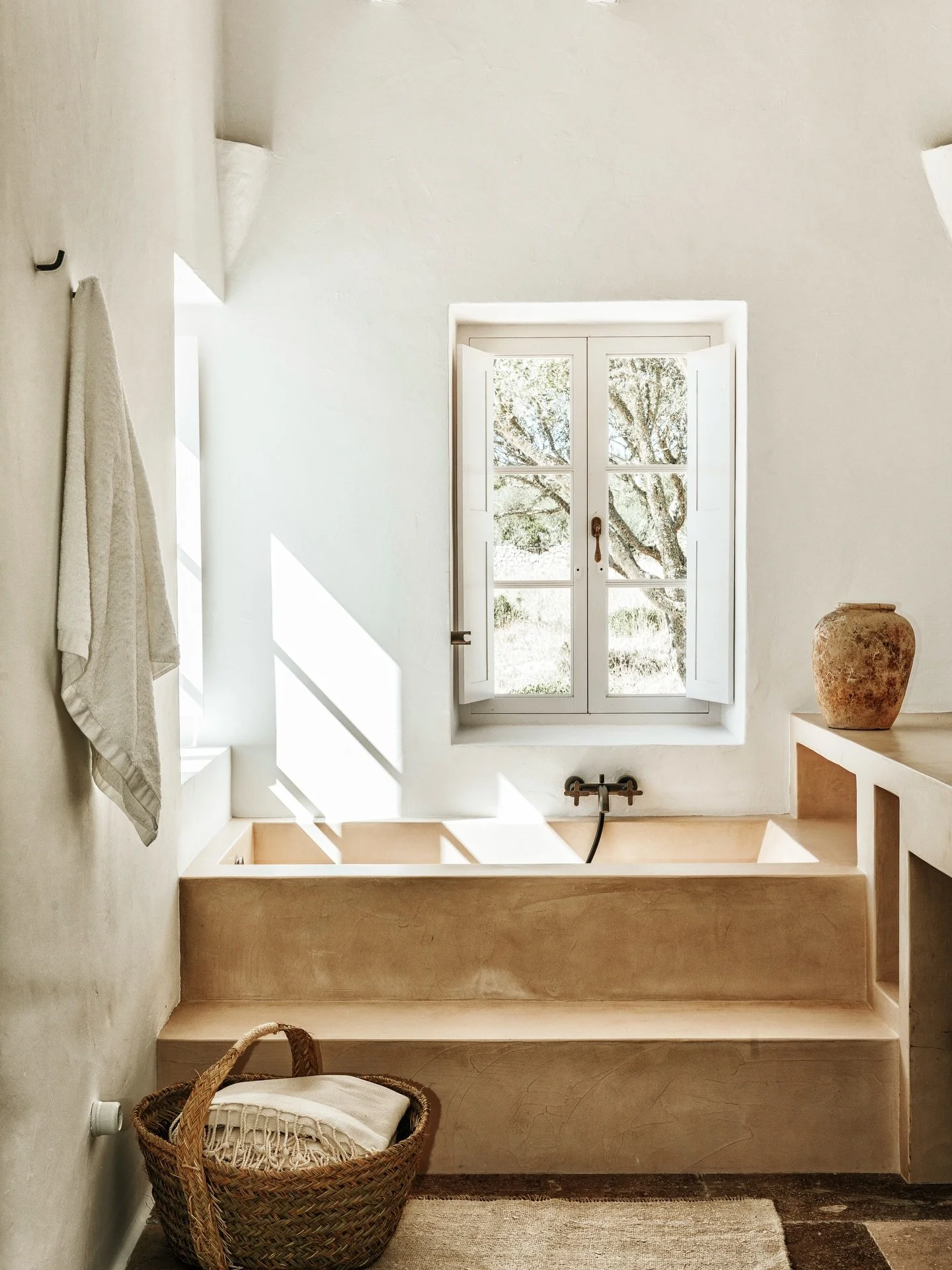 Spain | Menorca Hacienda

A historic finca surrounded by nature 🌿

Dating back to the 18th century, this exceptional finca sits on a vast 108-hectare estate and features a rare central tower. The property includes a main house with six bedrooms and 