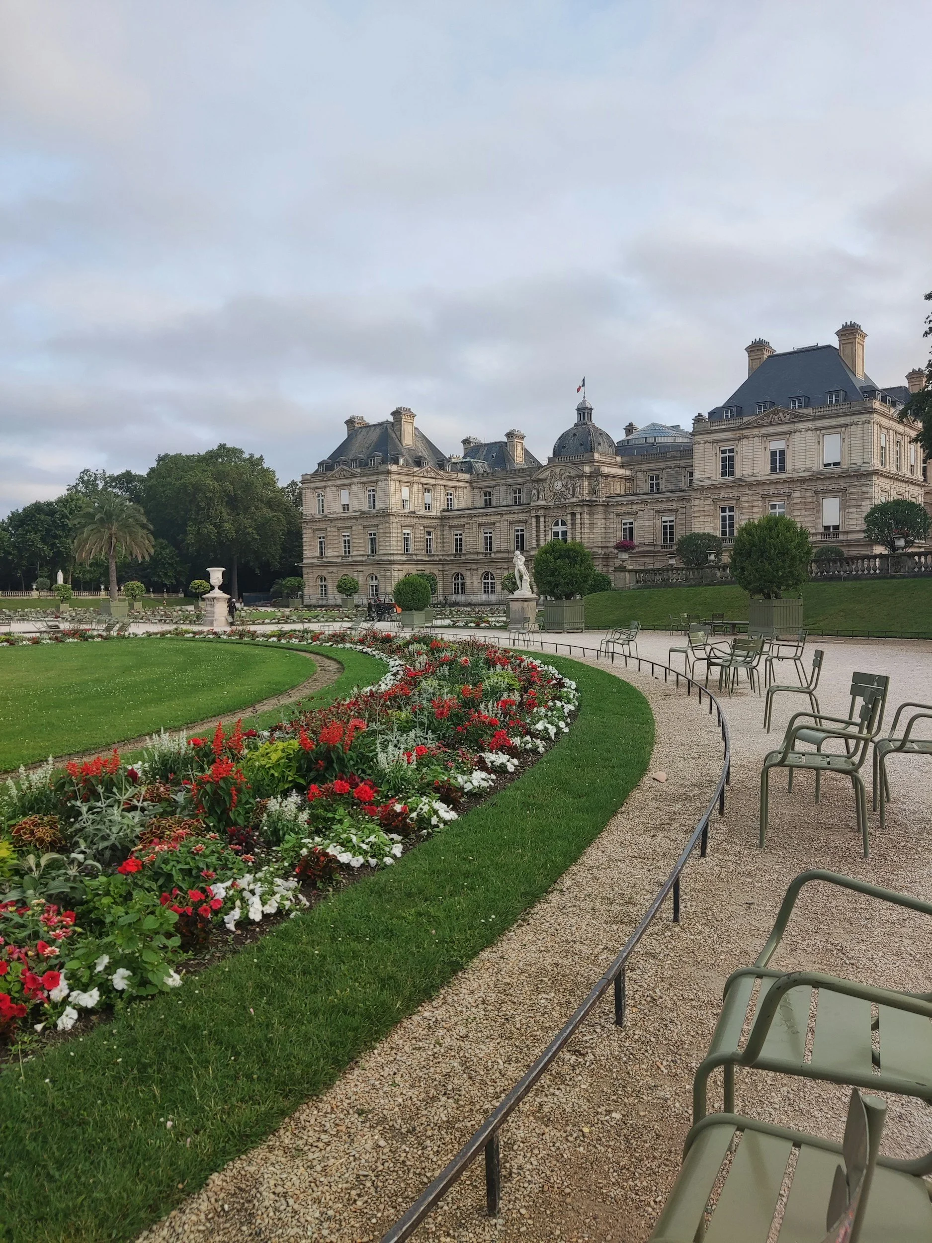 le jardin du luxembourg proche d'un appartement de luxe rue mouffetard