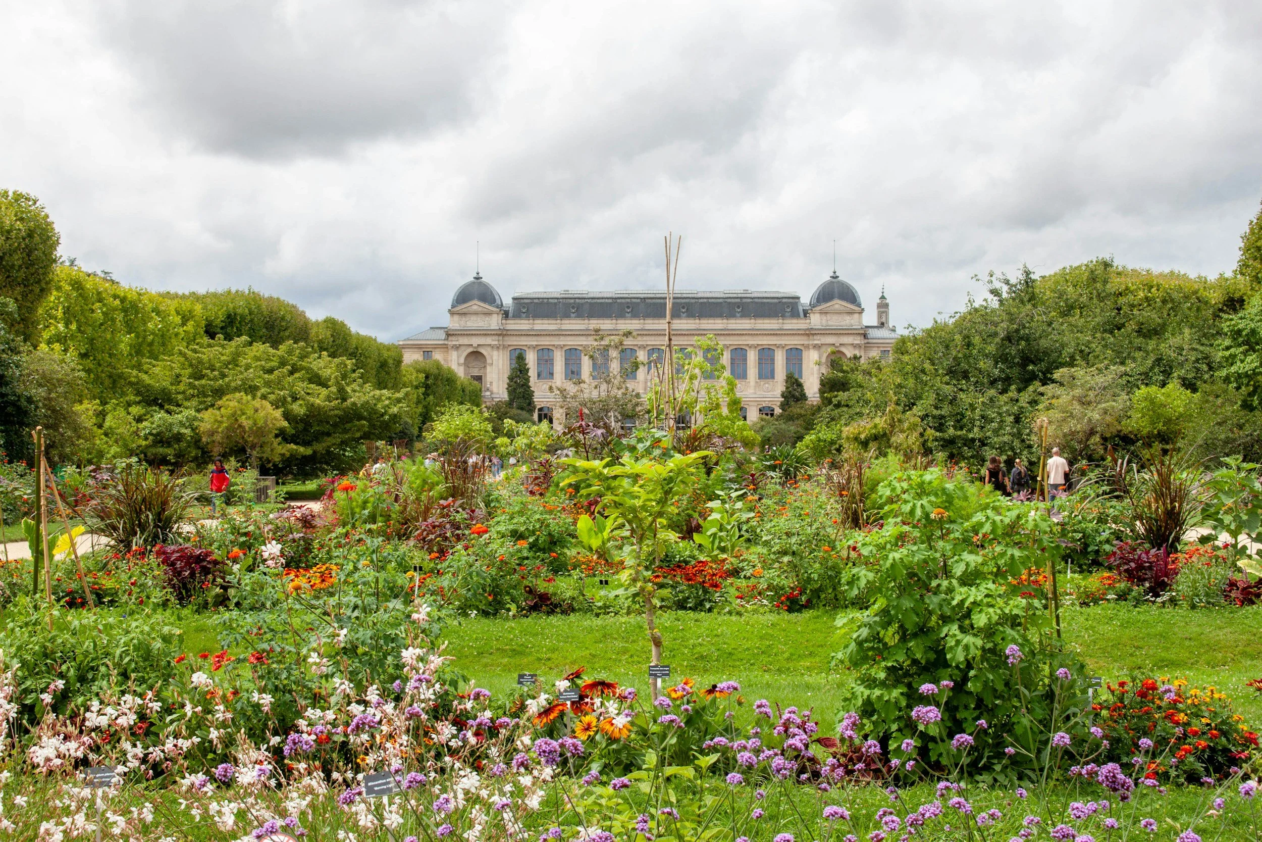 le jardin des plantes proche d'un appartement de luxe rue mouffetard