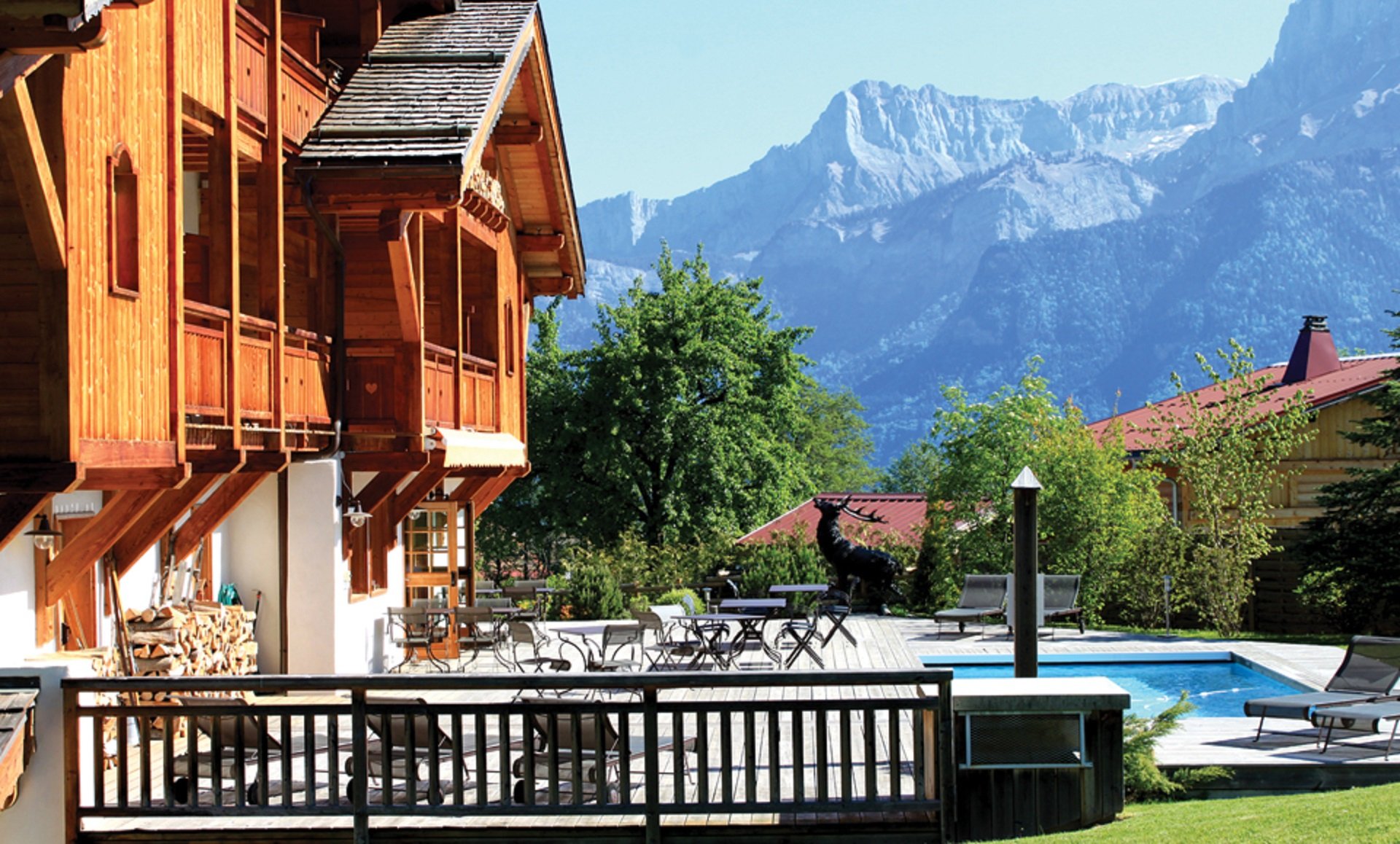 Luxury chalet in Combloux at the foot of the slopes with hotel service, swimming pool and spa