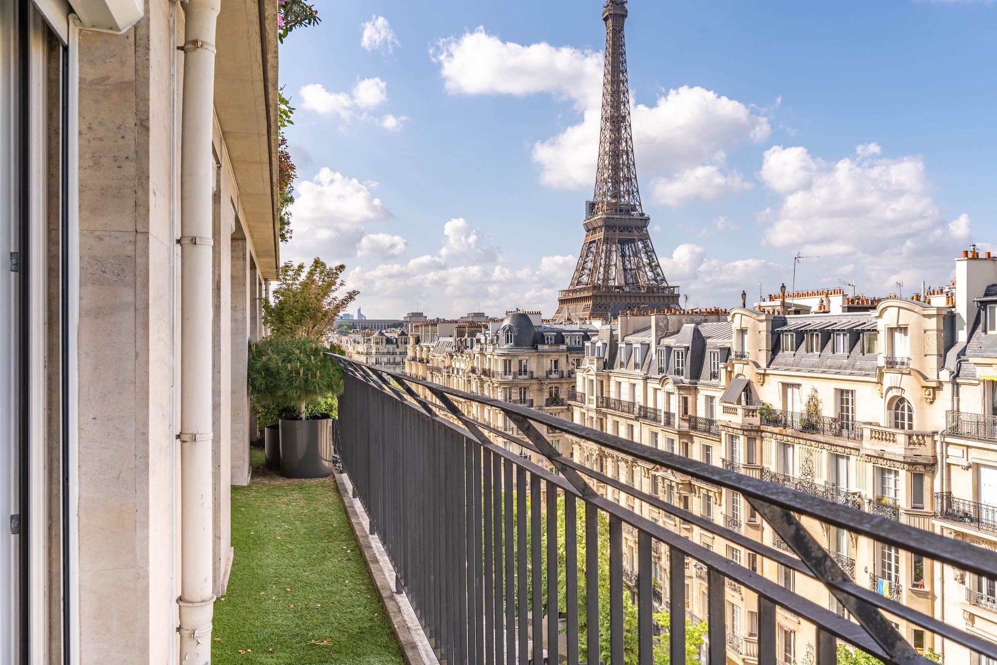 Exceptional apartment in the heart of Paris and the 7th arrondissement overlooking the Eiffel Tower