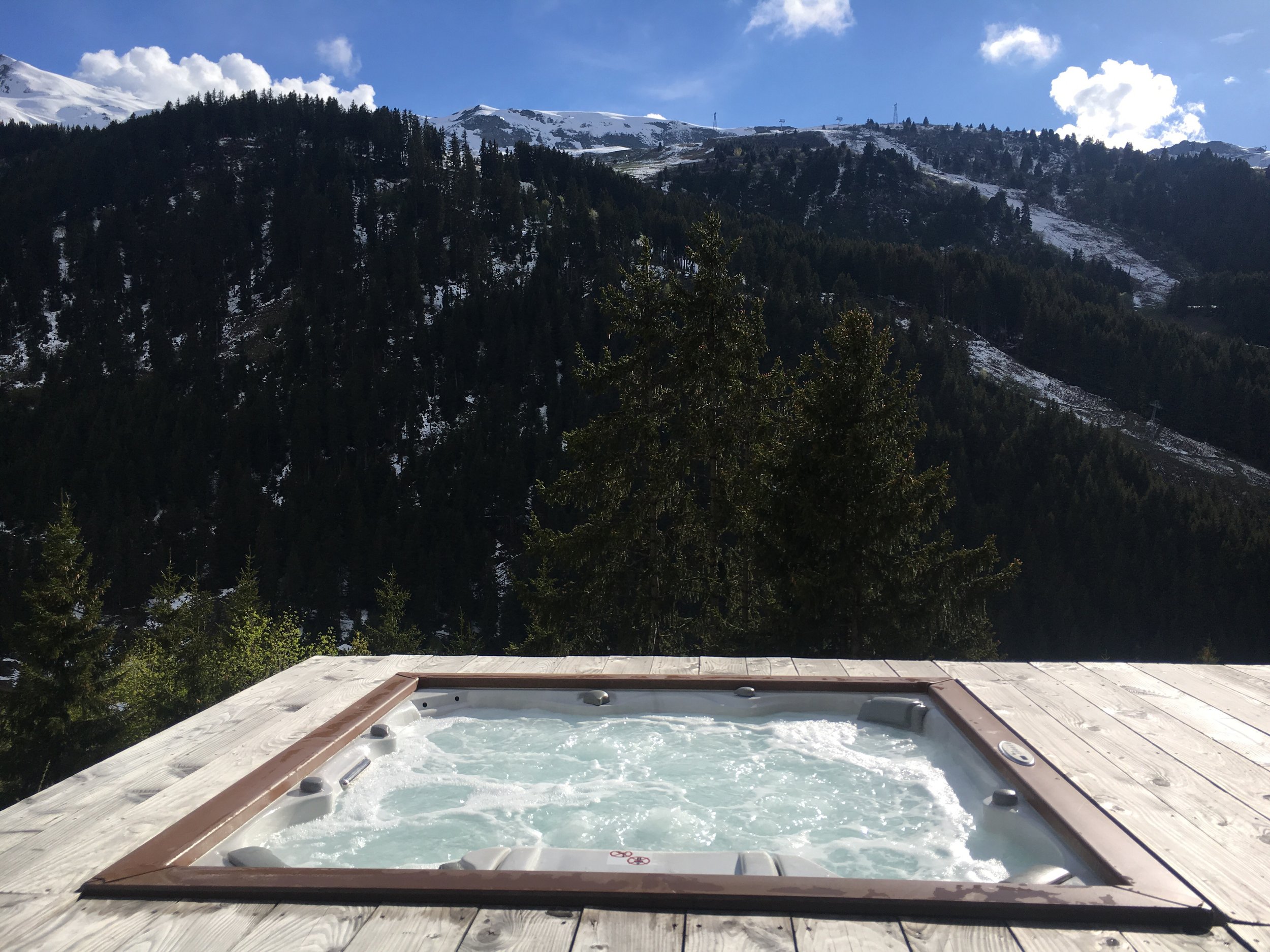 Exceptional chalet in Méribel at the foot of the slopes with hotel and spa services