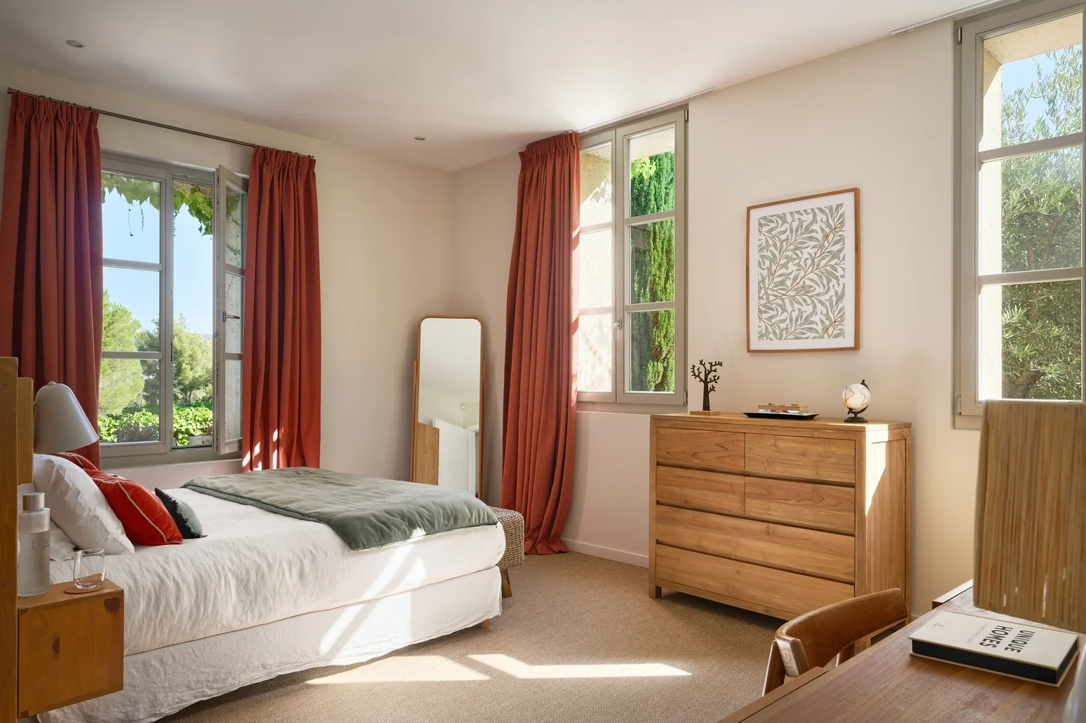 luxury villa in Cassis in South of France bedroom