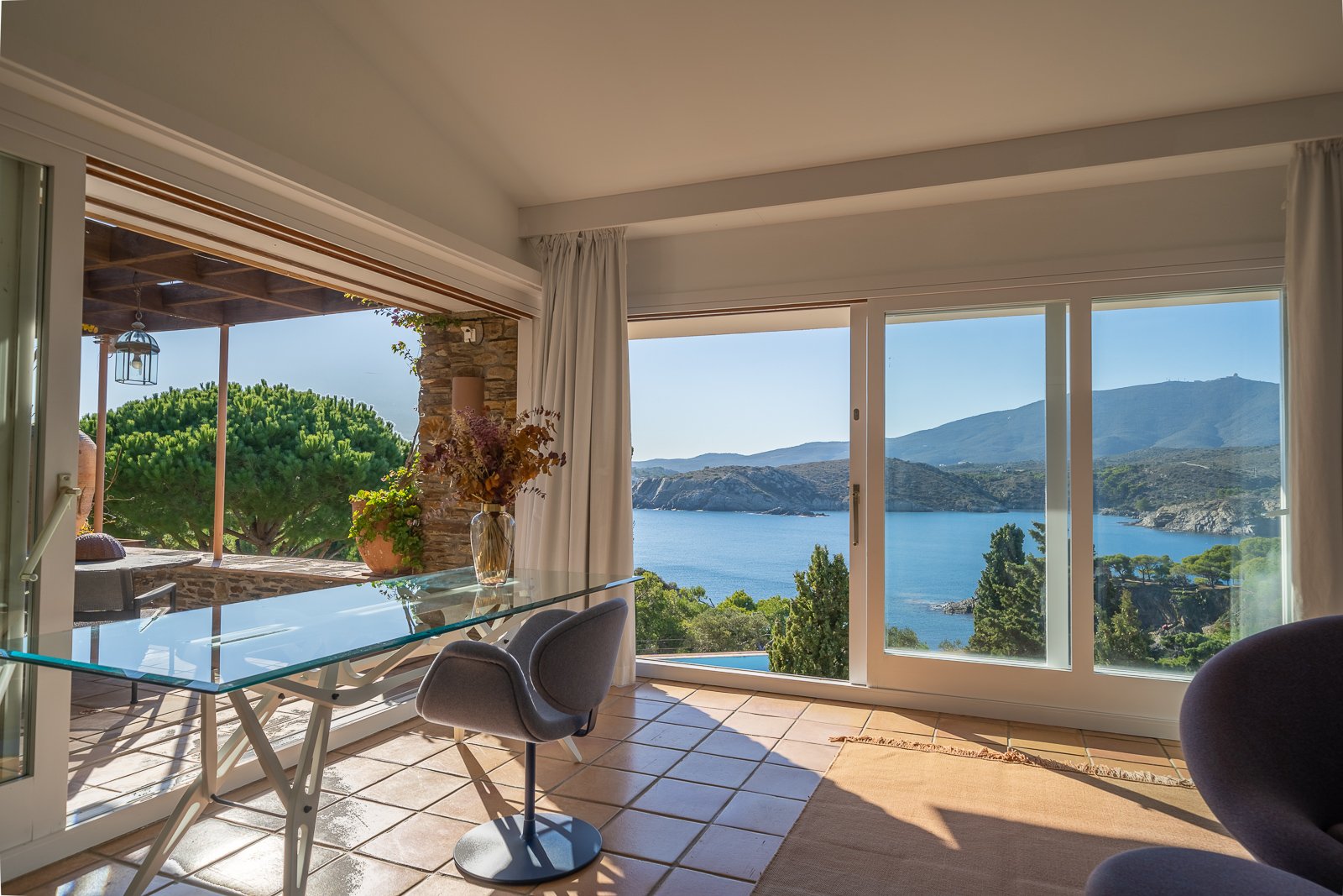 Luxury house in Cadaqués with bedroom with sea view