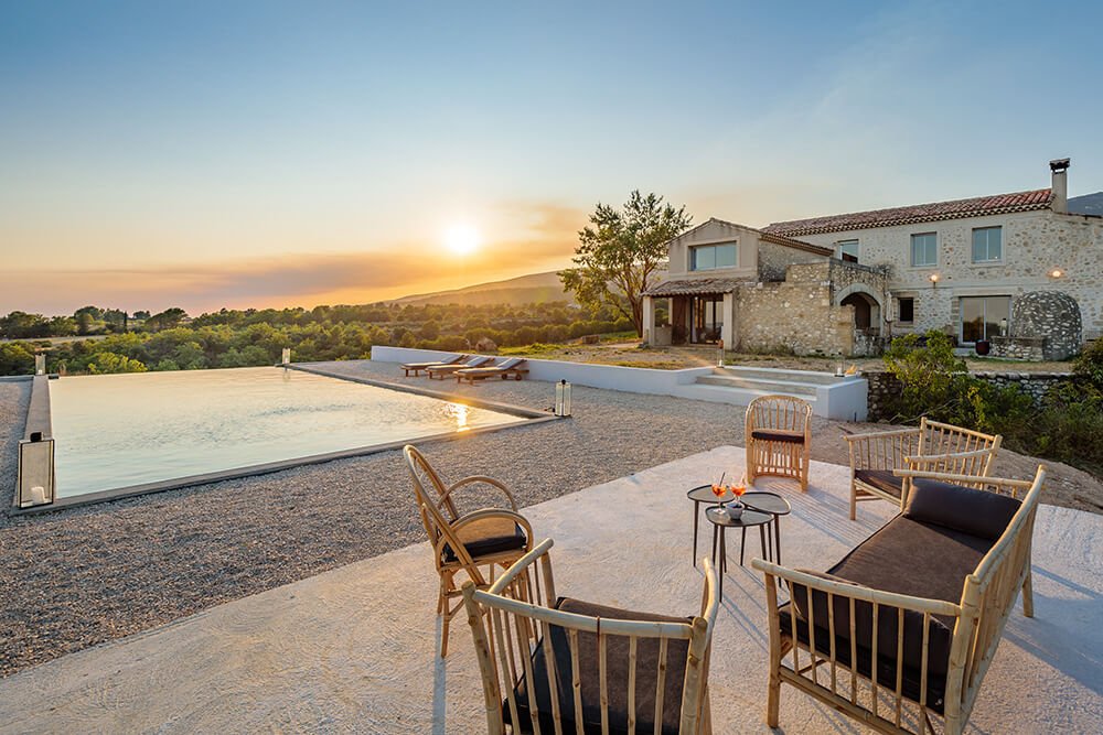 Luxury villa in Lourmarin in the heart of Provence, surrounded by vineyards 