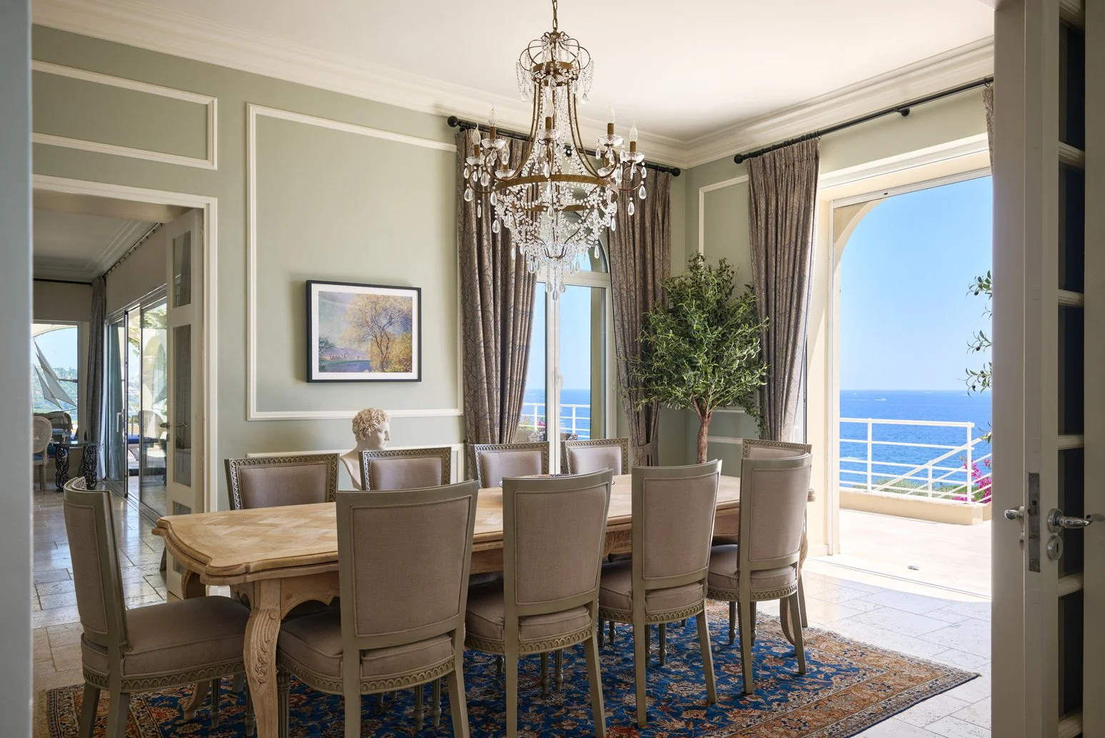 Villa de luxe vue mer les cistes salle à manger