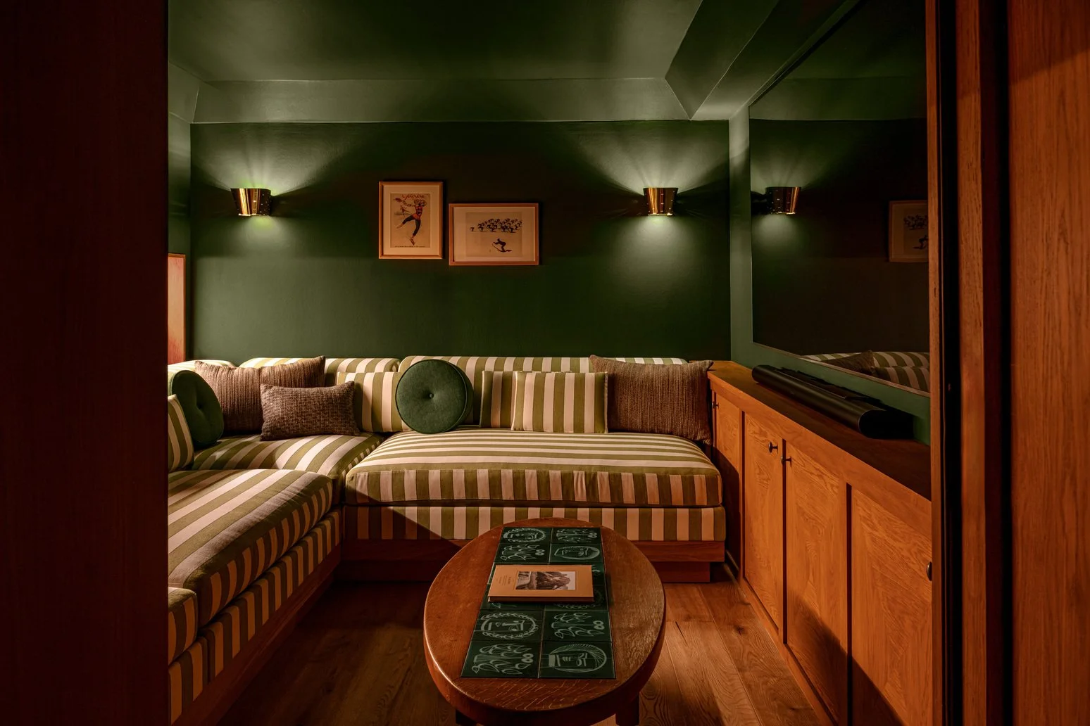 location chalet de luxe à Megève salle de cinéma