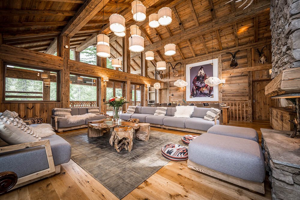 Luxury chalet in Val d'Isère at the foot of the slopes with hotel service, pool and spa