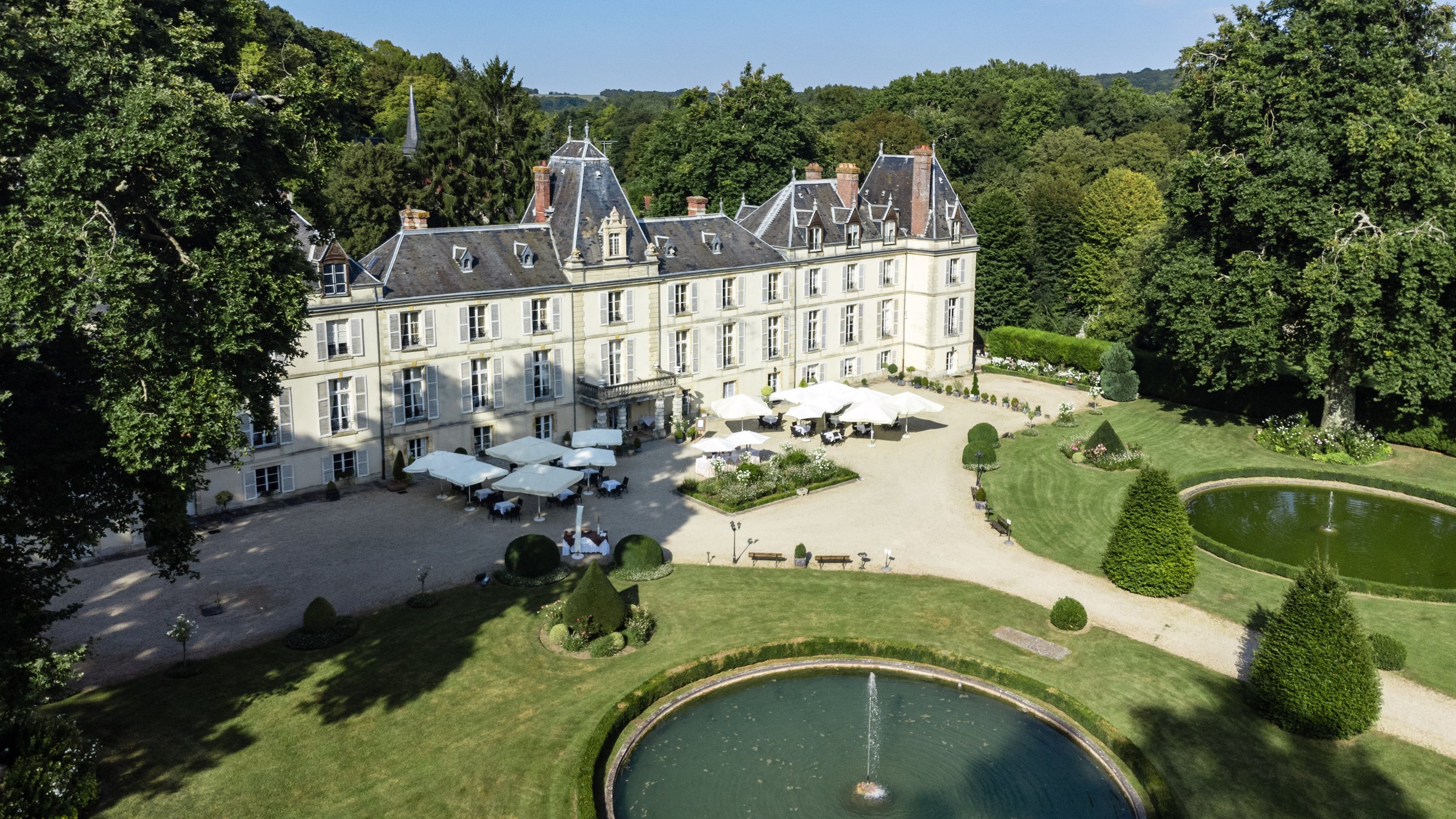 Drone shot of the exceptional château and English gardens