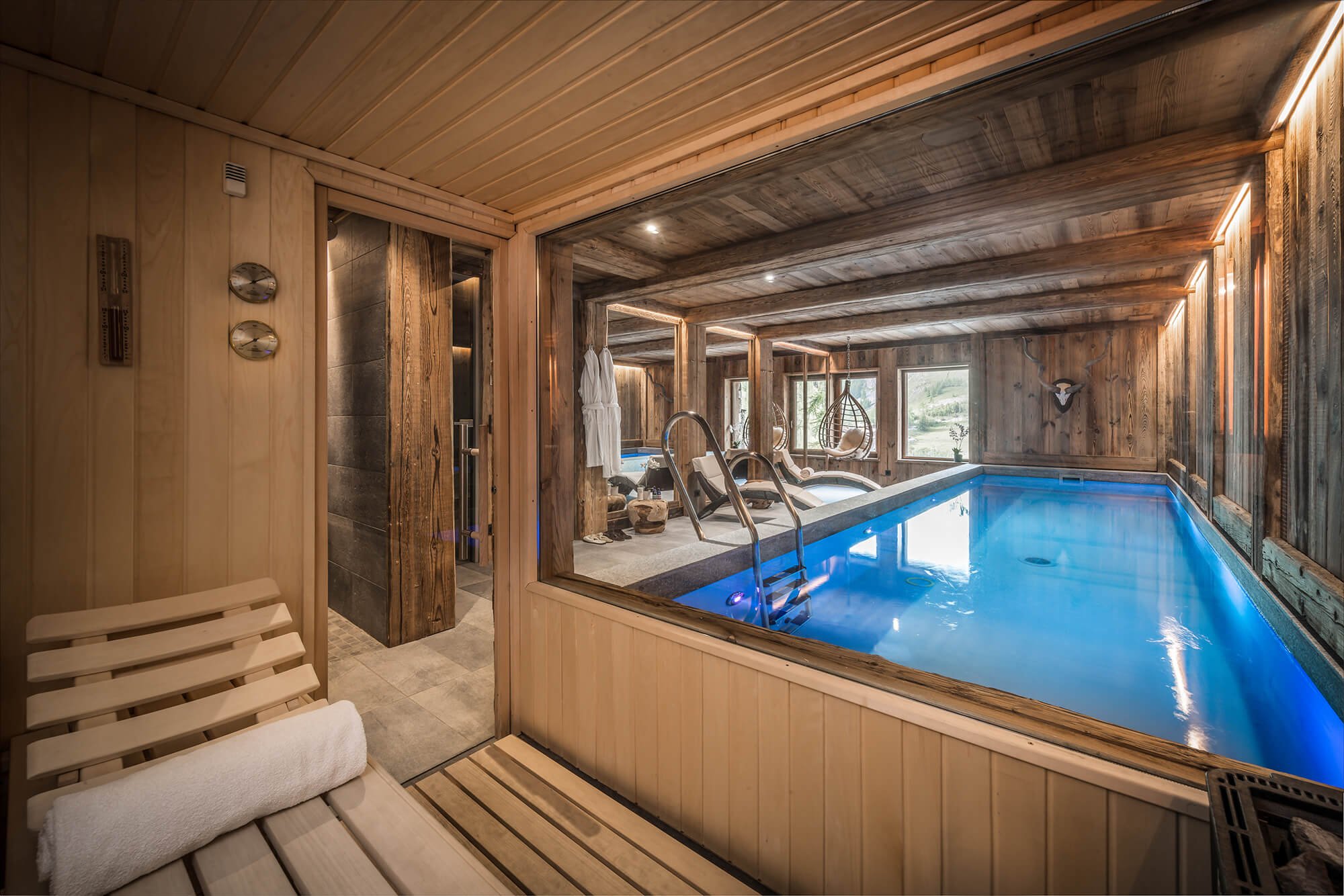 Prestigious chalet in Val d'Isère ski in ski out with hotel service, swimming pool and spa