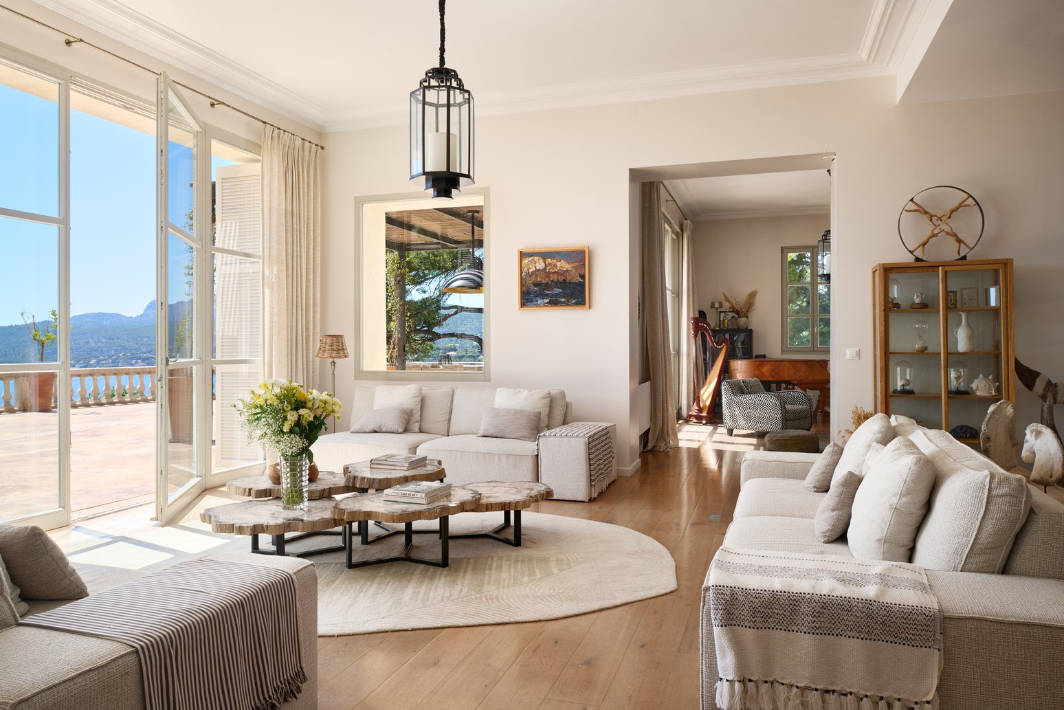 luxury villa in Cassis in South of France living room