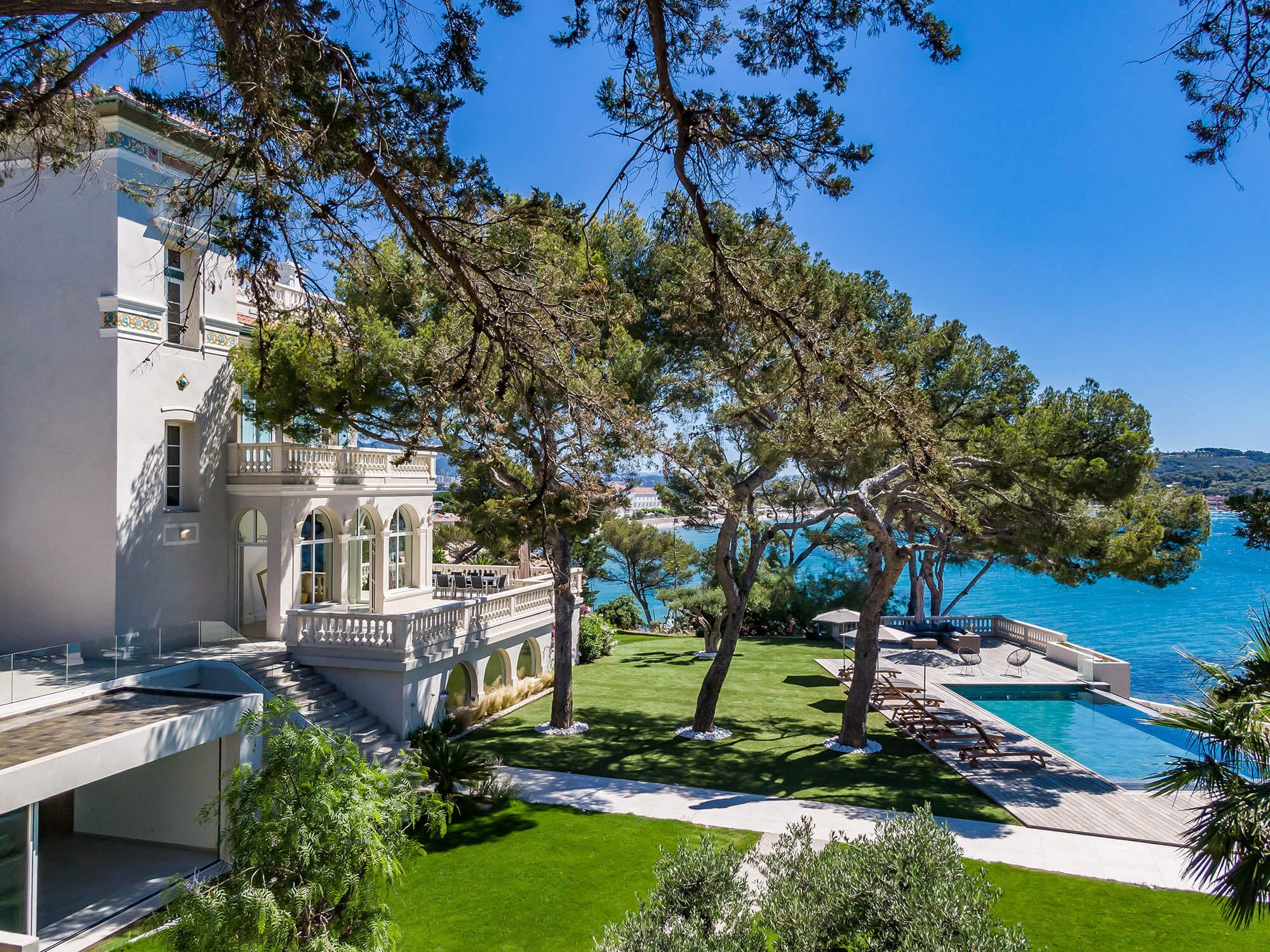 Luxury villa on a cliff by the sea in the South of France near Toulon 
