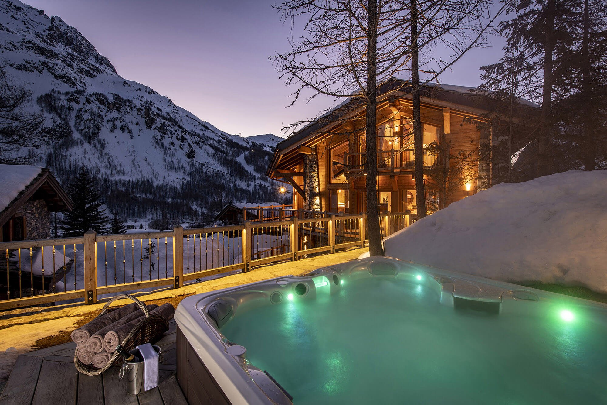 Luxury chalet in Val d'Isère at the foot of the slopes with hotel service, pool and spa
