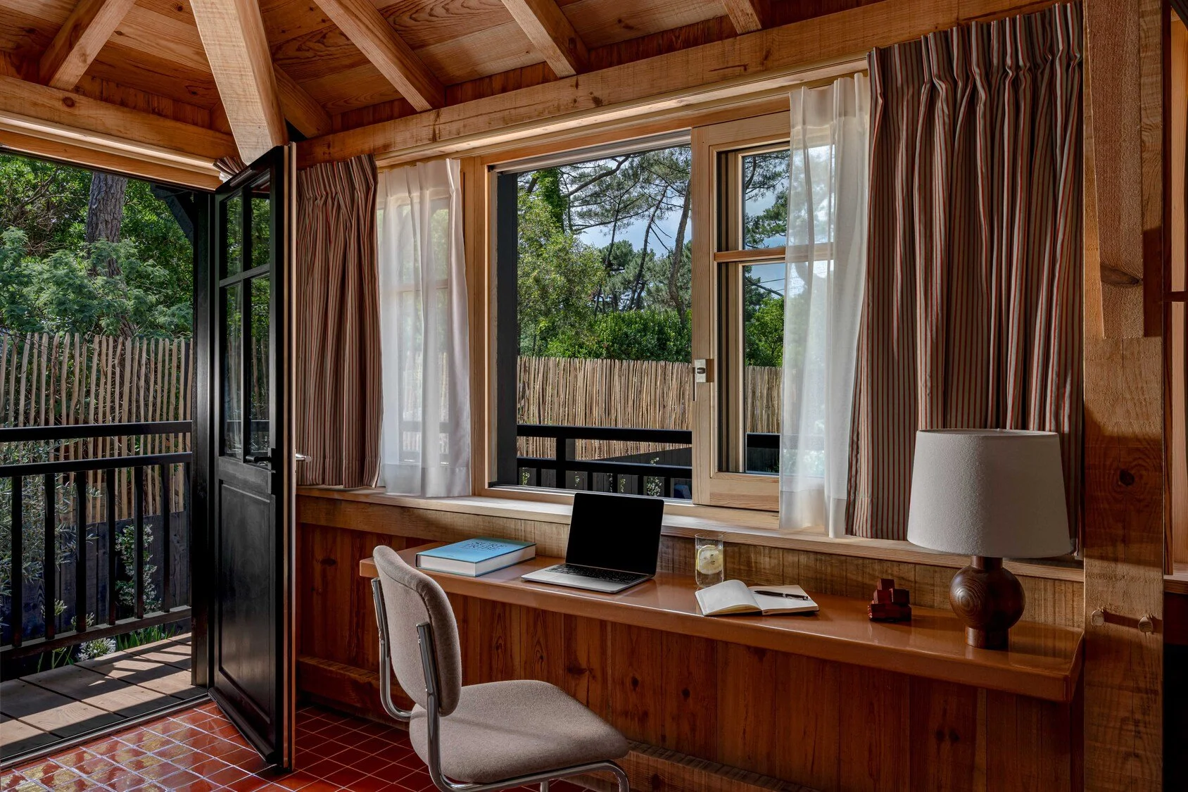 Location villa de luxe au Cap Ferret bureau