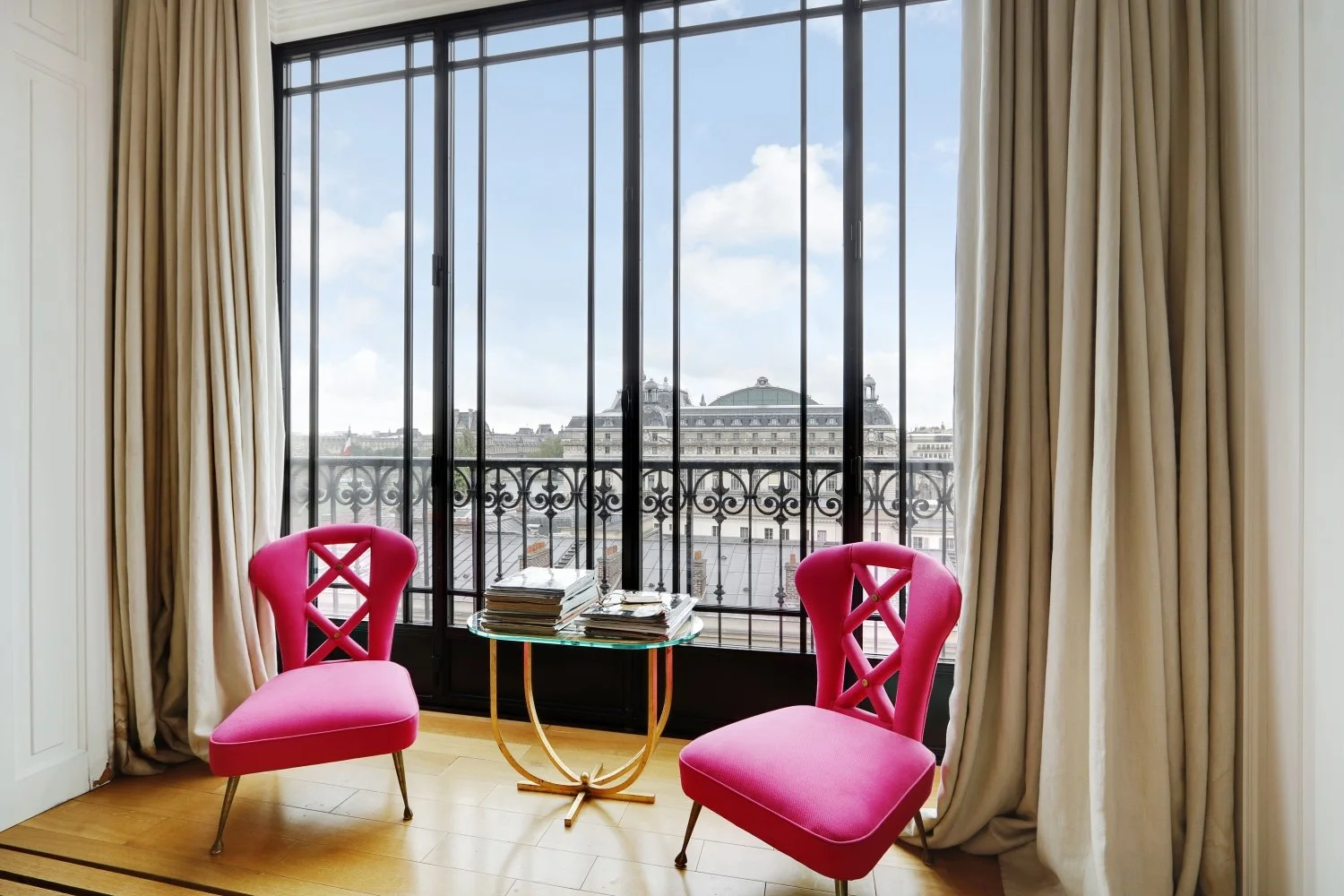 appartement luxe Paris Solferino chambre vue Paris