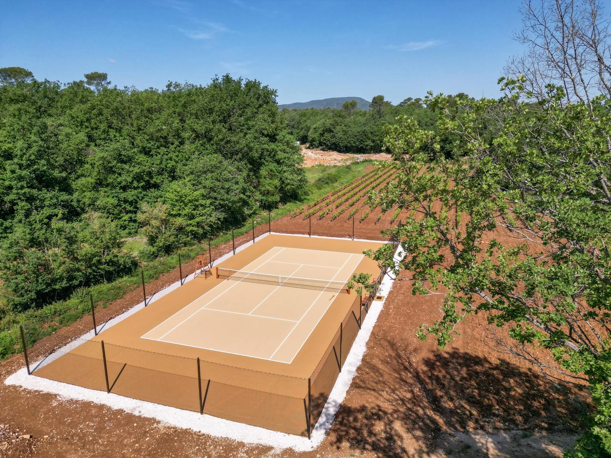 Domaine de luxe à Saint Maximin tennis