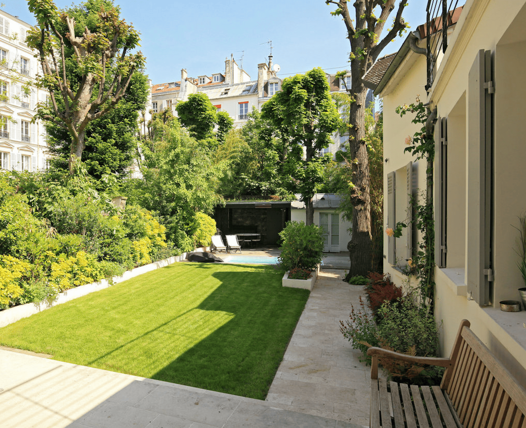 Maison de prestige au coeur de Paris avec un jardin et une piscine proche du Panthéon