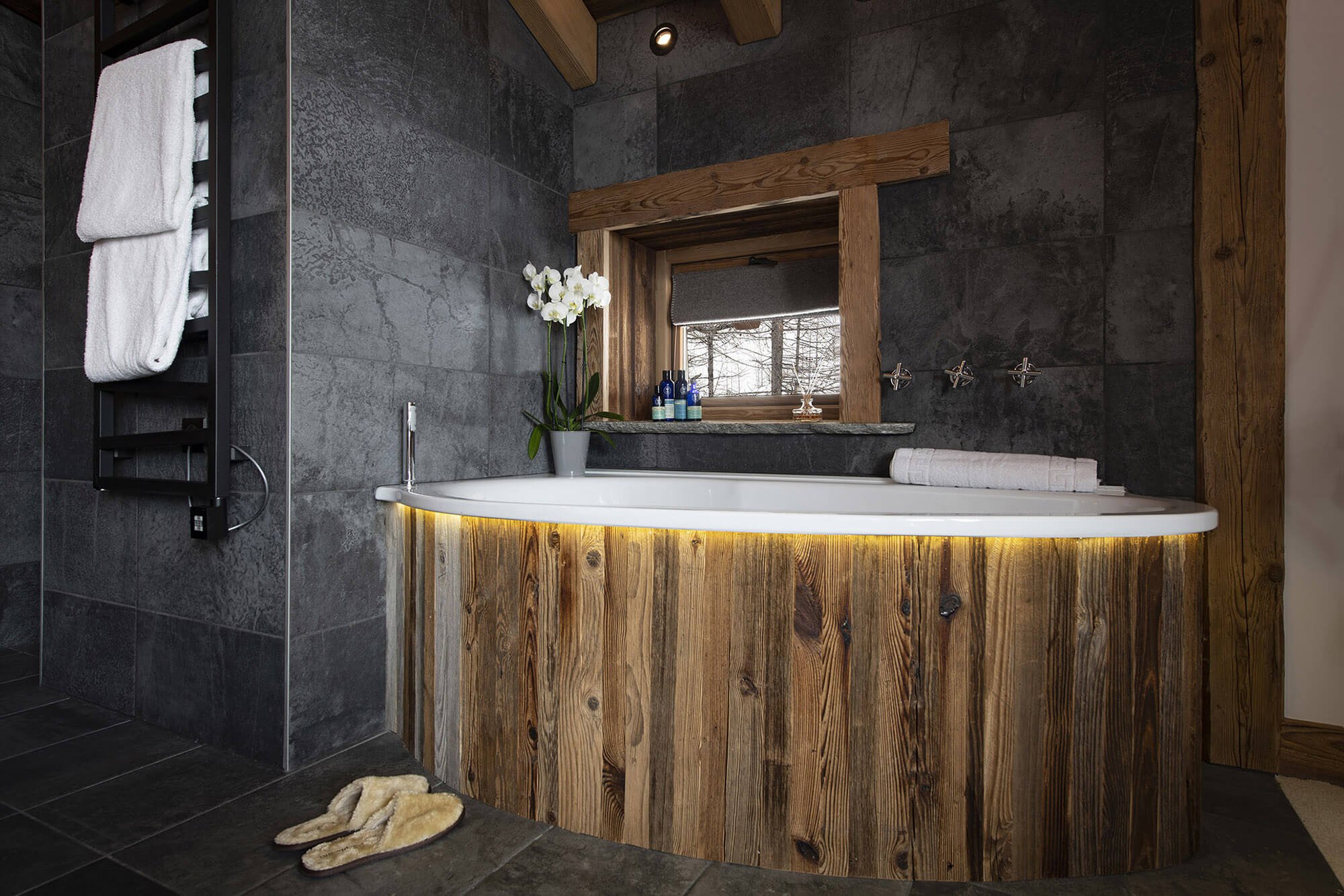 Luxury chalet in Val d'Isère at the foot of the slopes with hotel service, pool and spa