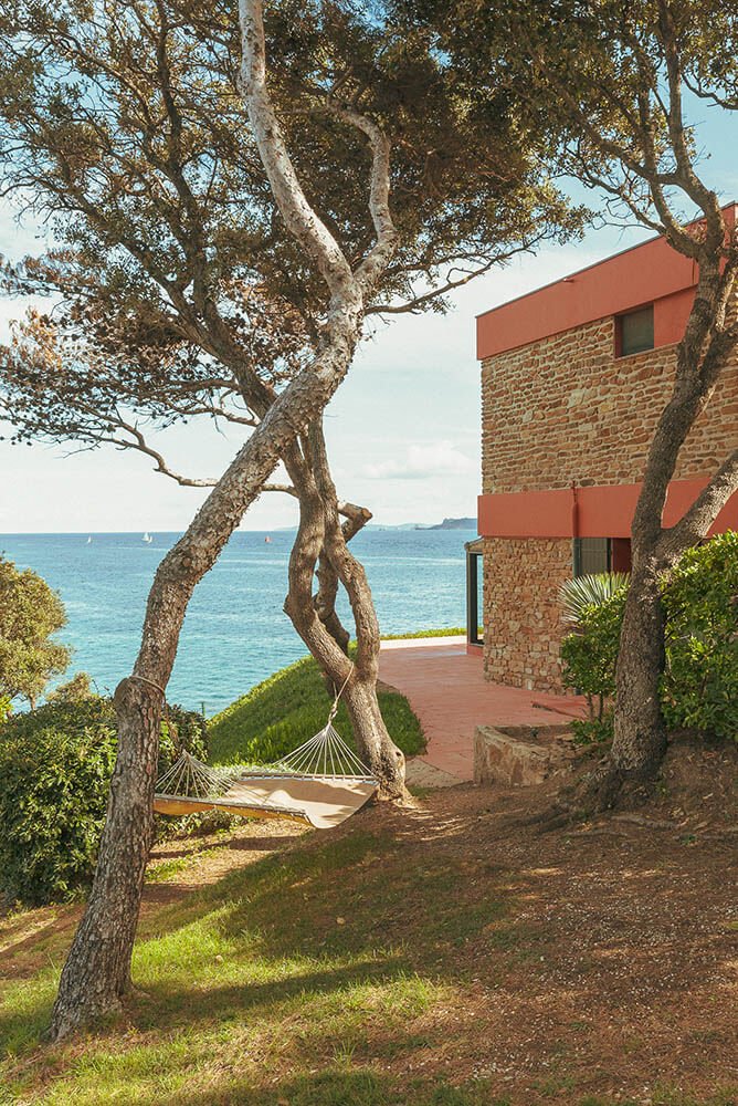 Luxury villa on the Mediterranean coast on the Côte d'Azur