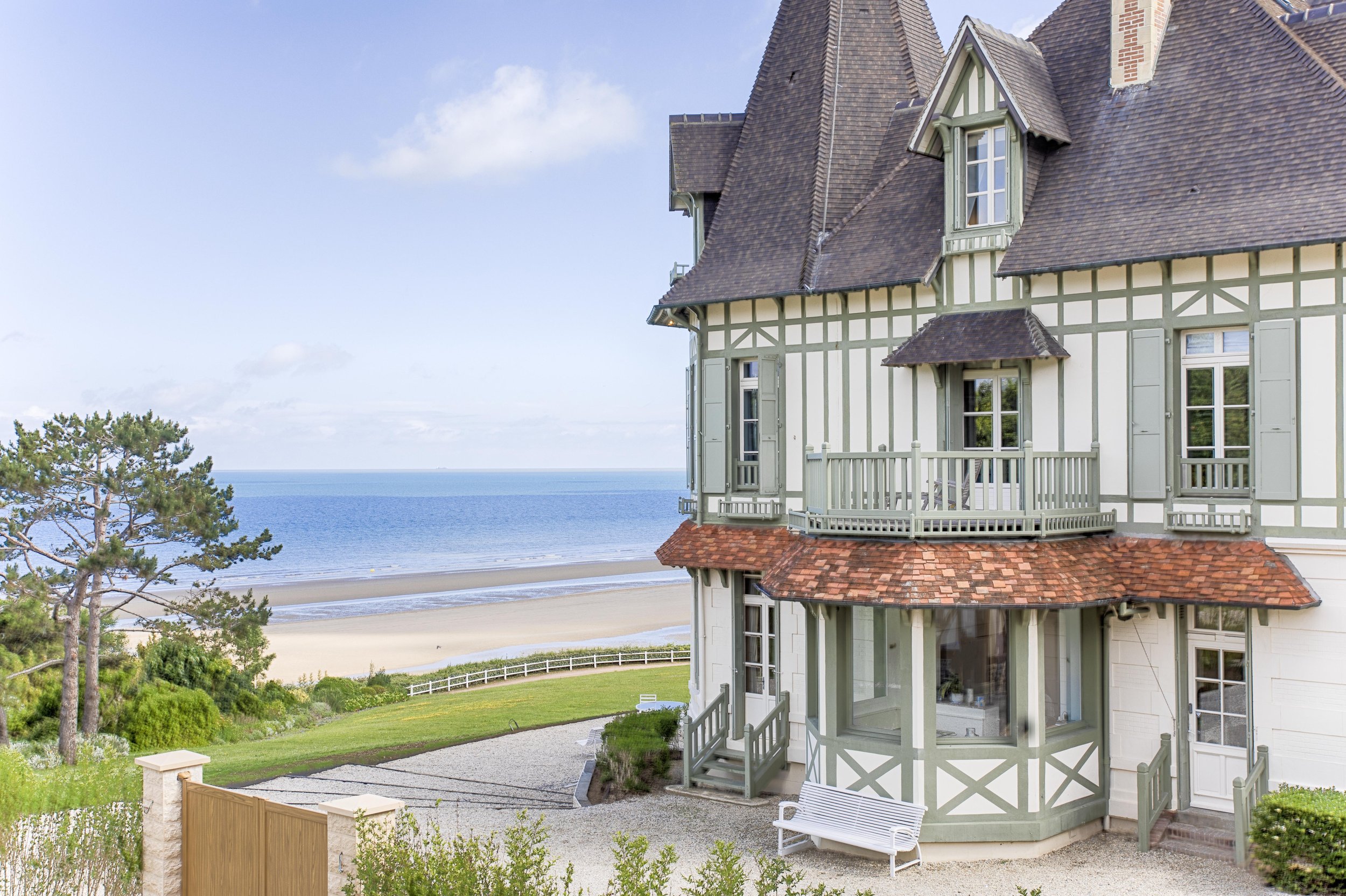 Luxury villa Homanie for a corporate retreat in Deauville