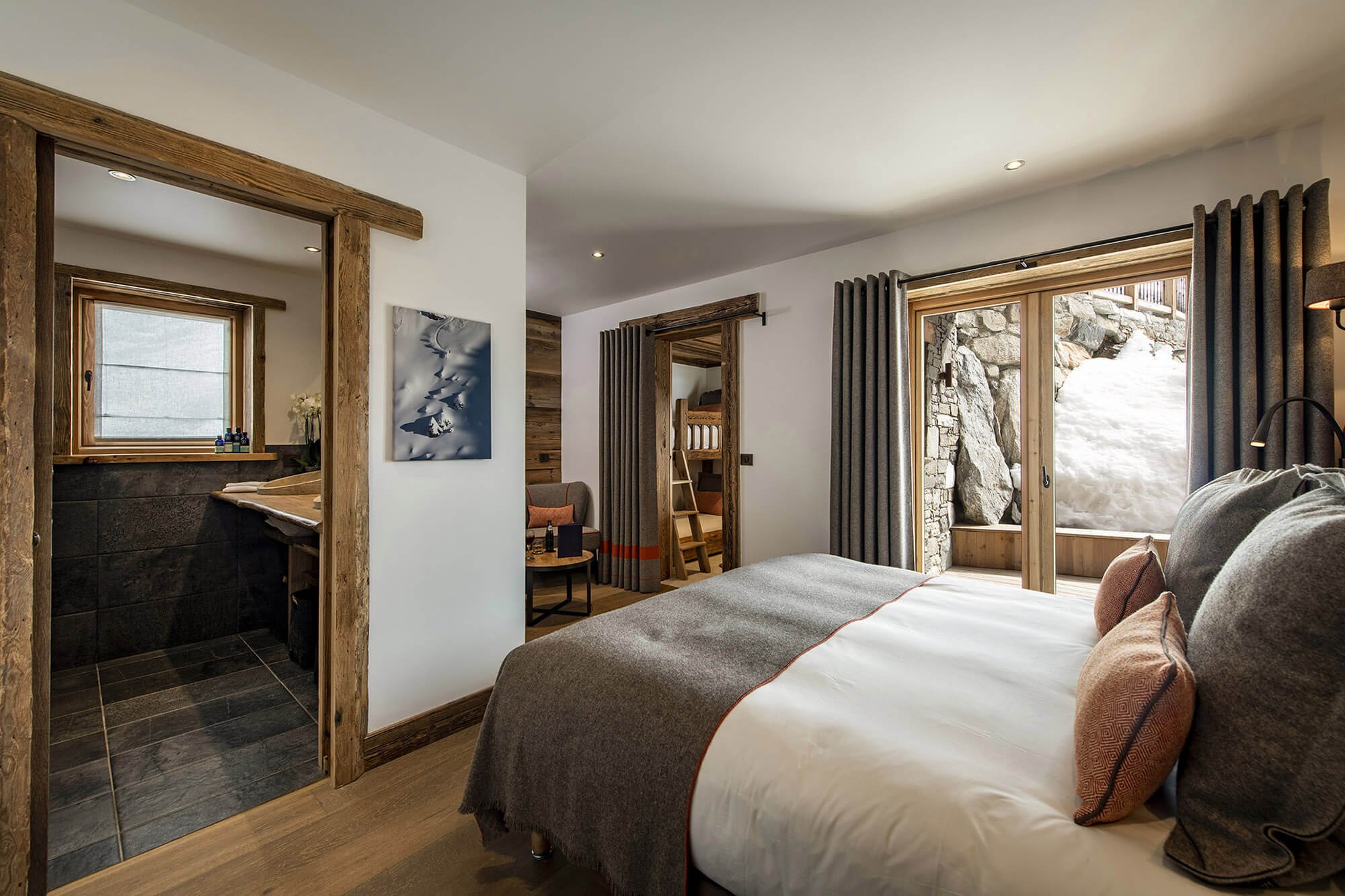 Luxury chalet in Val d'Isère at the foot of the slopes with hotel service, pool and spa