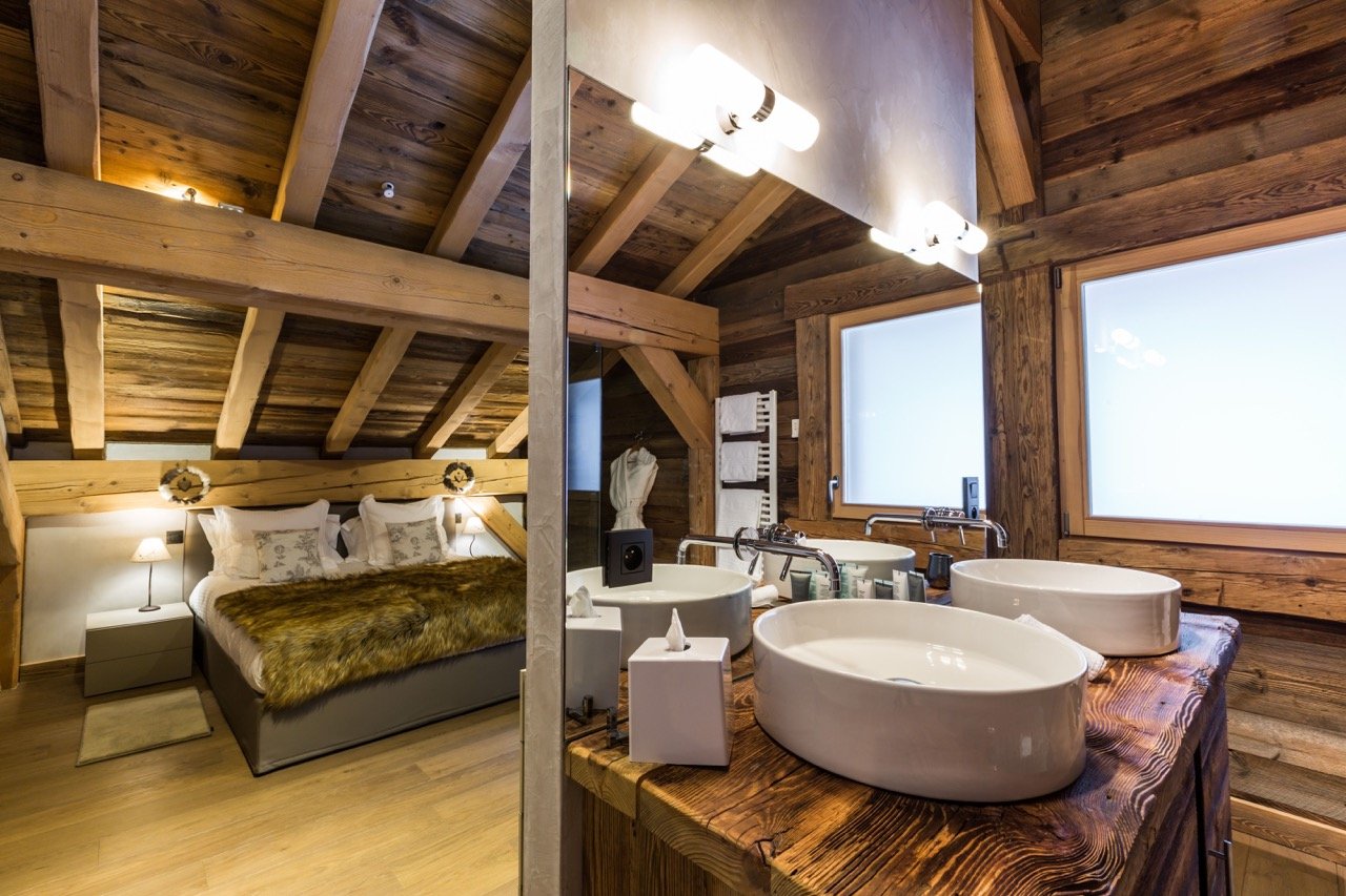 Luxury chalet in Méribel with hotel and spa services