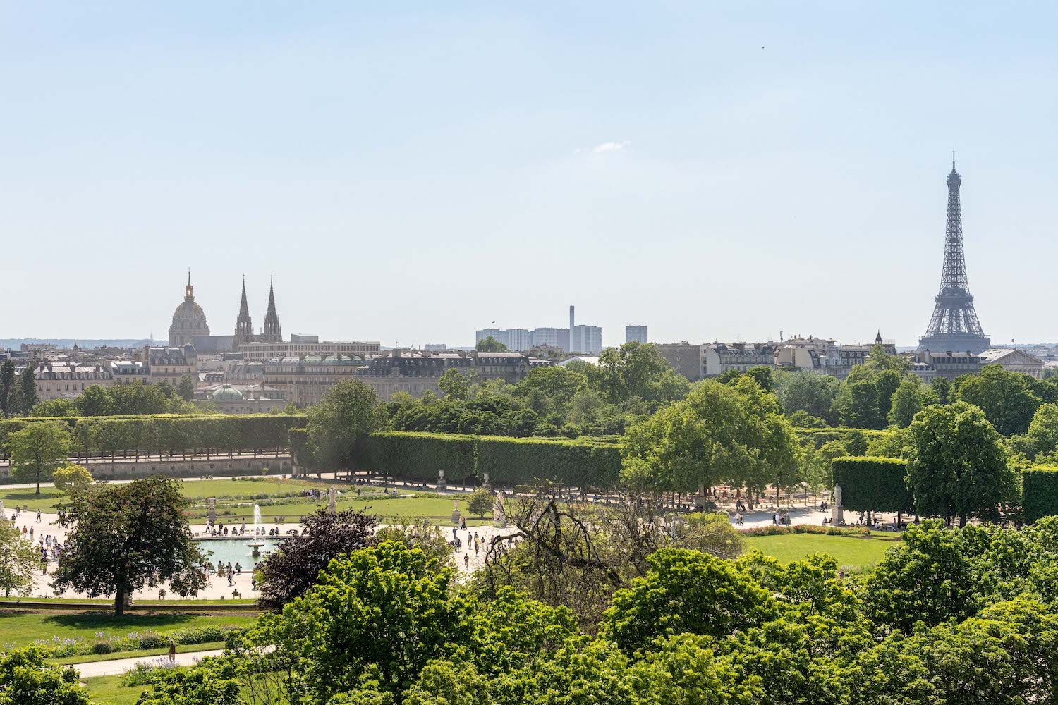 Luxury apartment in Paris with panoramic view of the Tuileries, Louvres and Eiffel Tower