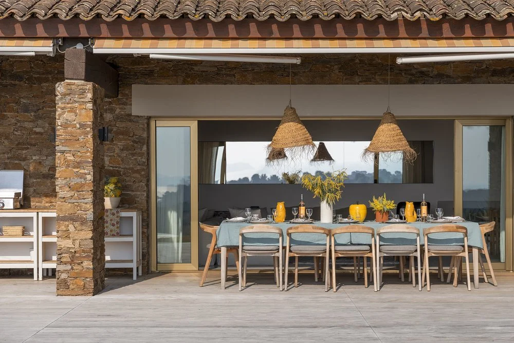 villa de luxe à louer à Bormes les Mimosas salle à manger extérieur face à la mer 