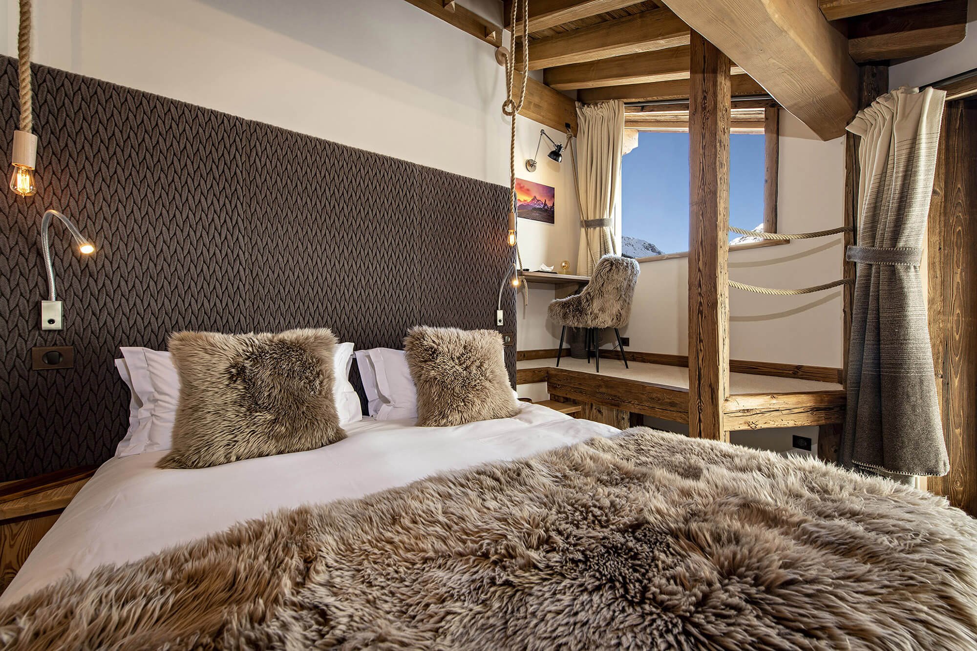 Luxury chalet in Val d'Isère at the foot of the slopes with hotel service, pool and spa