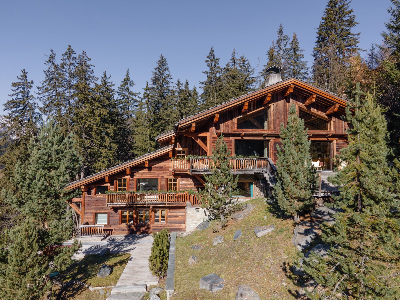Prestigious chalet in Méribel at the foot of the slopes with hotel and spa services