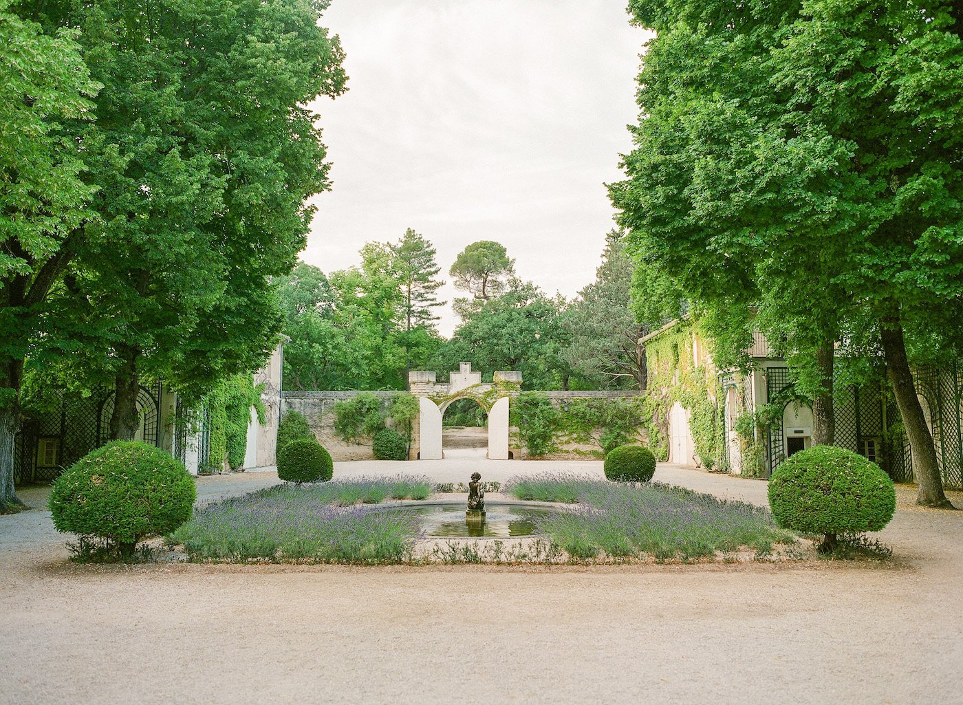 Prestigious chateau in the South of France, in the heart of a Provencal park 