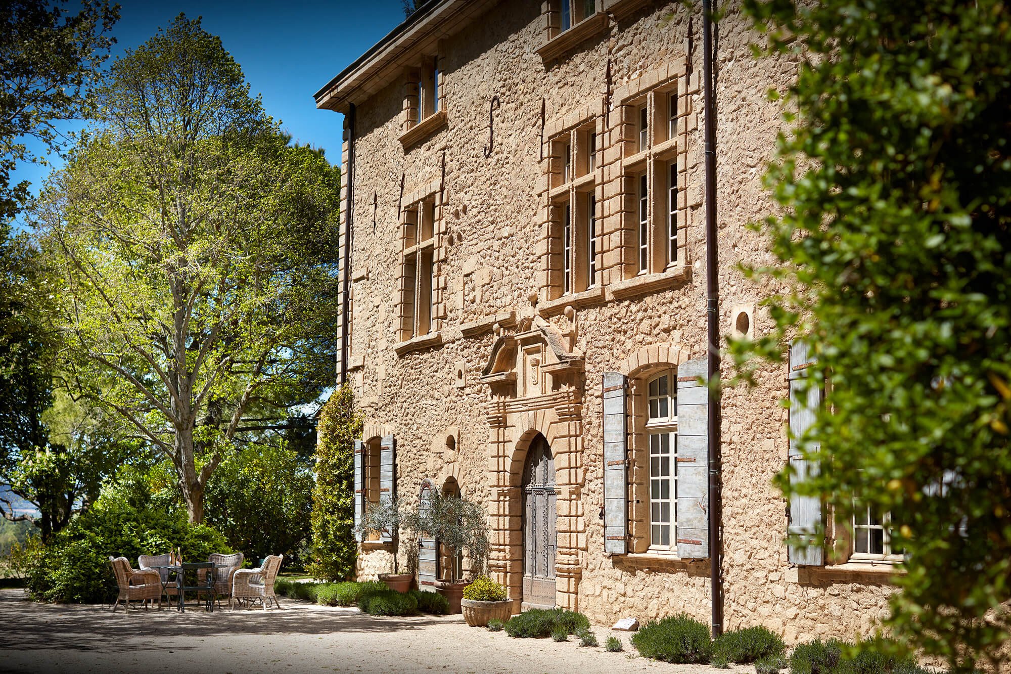 An exceptional Provencal château in the Luberon region, ideal for corporate seminars and teambuilding activities.