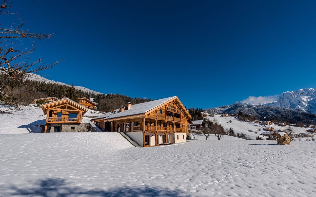 Luxury chalet in La Clusaz at the foot of the slopes with hotel service, swimming pool and spa