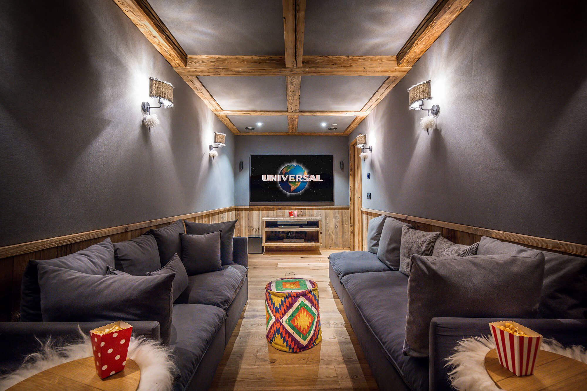 Prestigious chalet in Val d'Isère at the foot of the slopes with hotel service, pool and spa