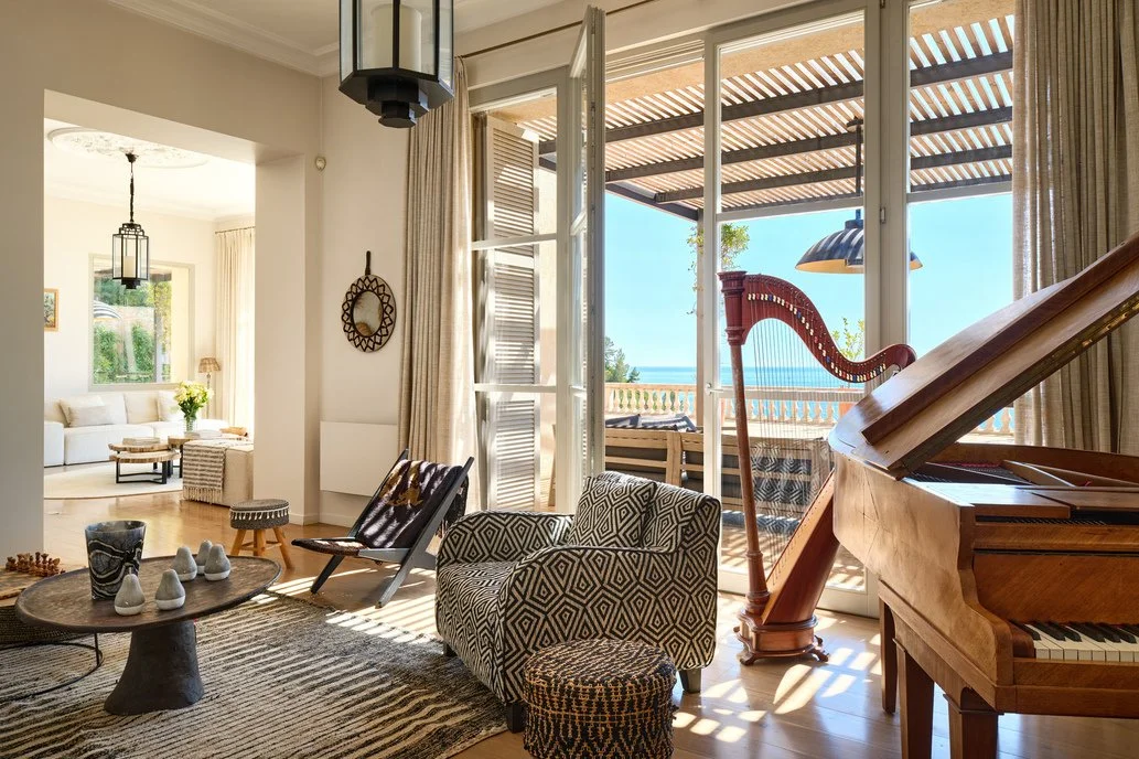 luxury villa in Cassis in South of France living room