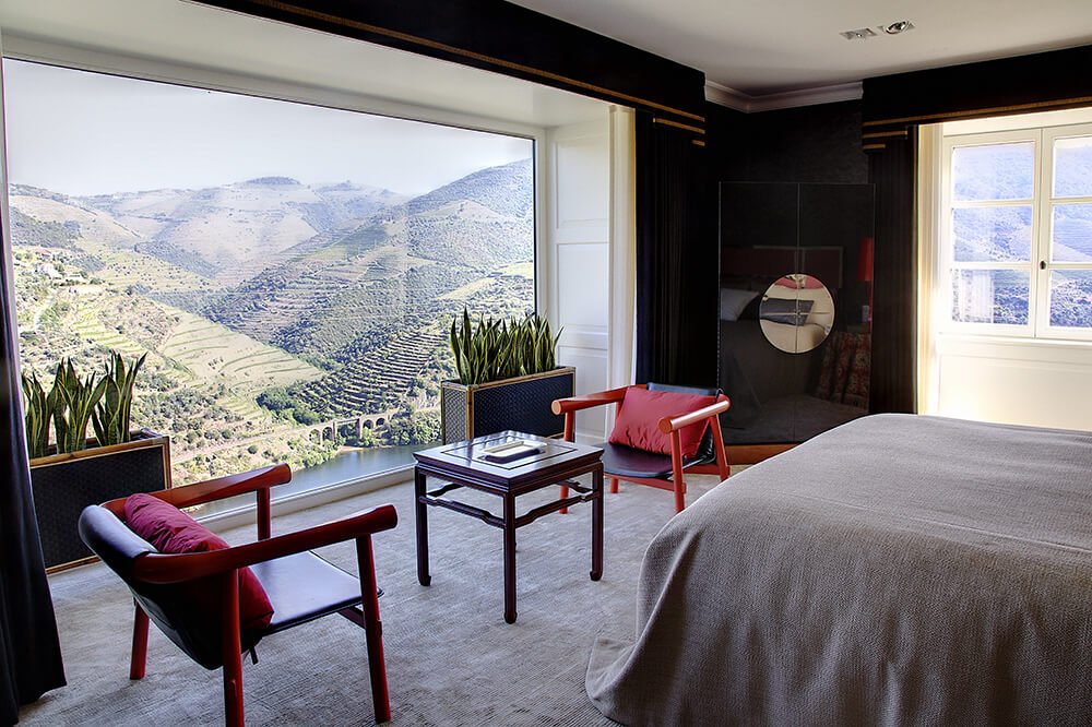 Prestigious wine estate with panoramic view of the Douro Valley in Portugal