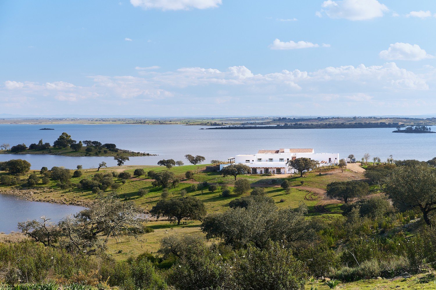 Waterfront luxury villa on Lake Alqueva in Portugal