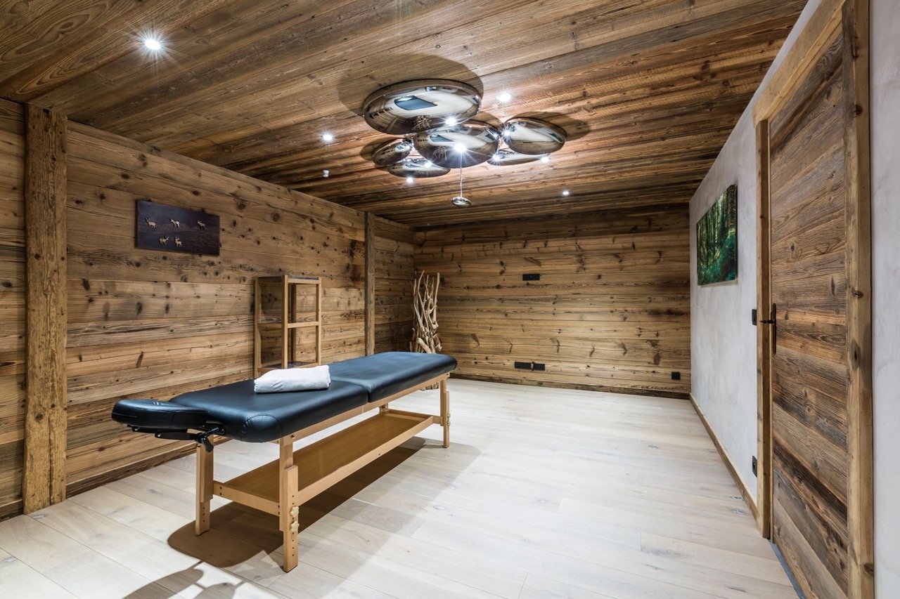 Luxury chalet in Saint-Gervais ski in ski out with hotel service, swimming pool and spa