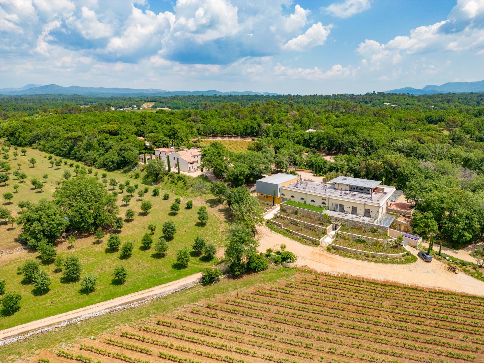 Exceptional winegrowing estate for your seminar in Provence with swimming pool and tennis court