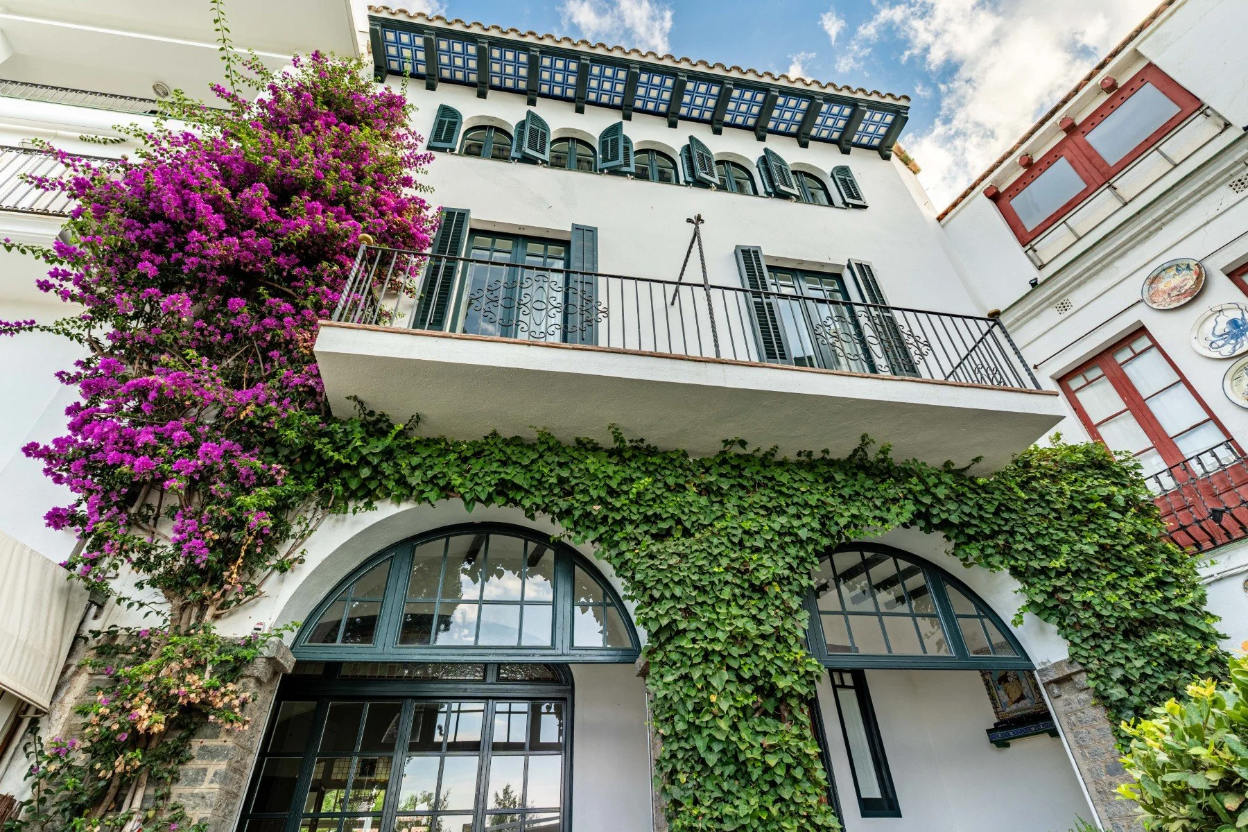 Villa luxe Cadaques village facade
