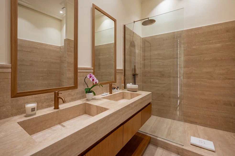 Appartement de luxe Paris Montaigne salle de bain
