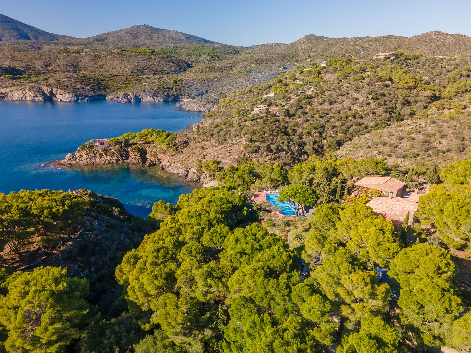 Exceptional villa in Cadaqués for luxury vacations - drone view 