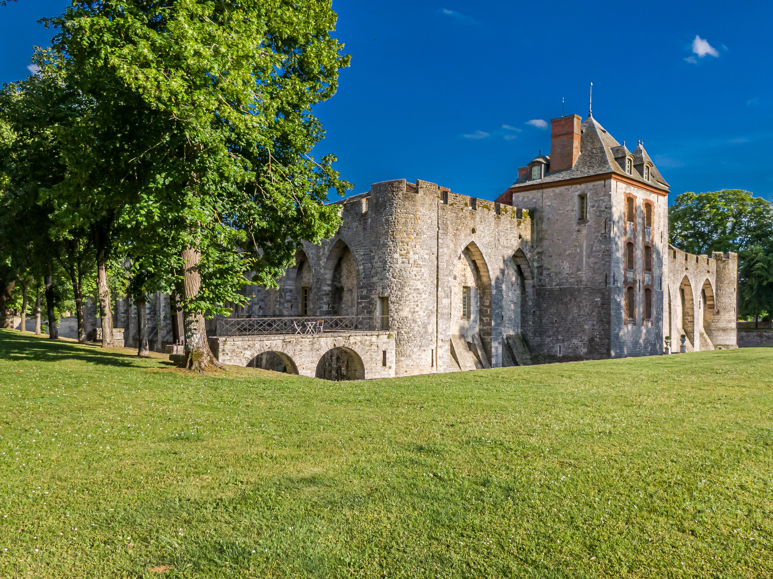 Exceptional chateau, near Paris, in the heart of the countryside for your wedding 