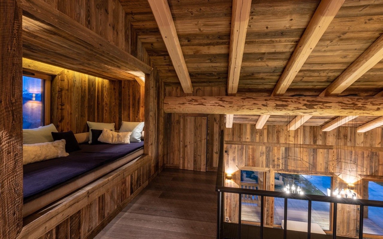 Exceptional chalet in the Alps ski in ski out with hotel service, pool and spa