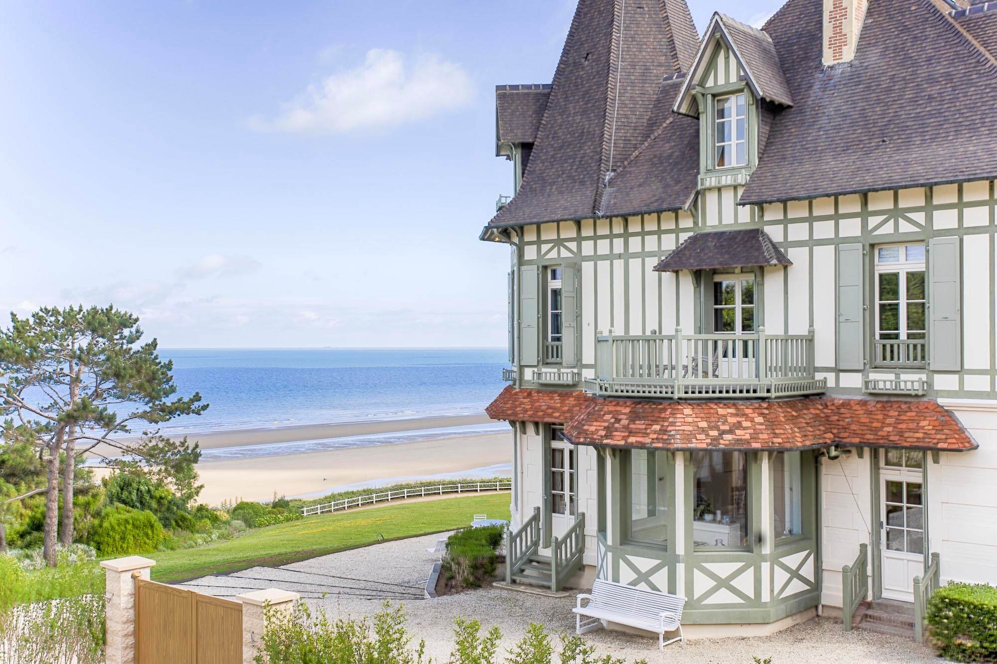 An exceptional seaview estate for a seminar in Deauville 