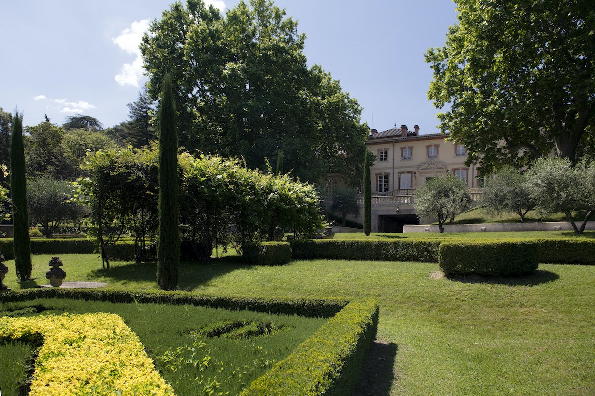 Prestigious Provencal estate in Marseille set in a park typical of the south of France