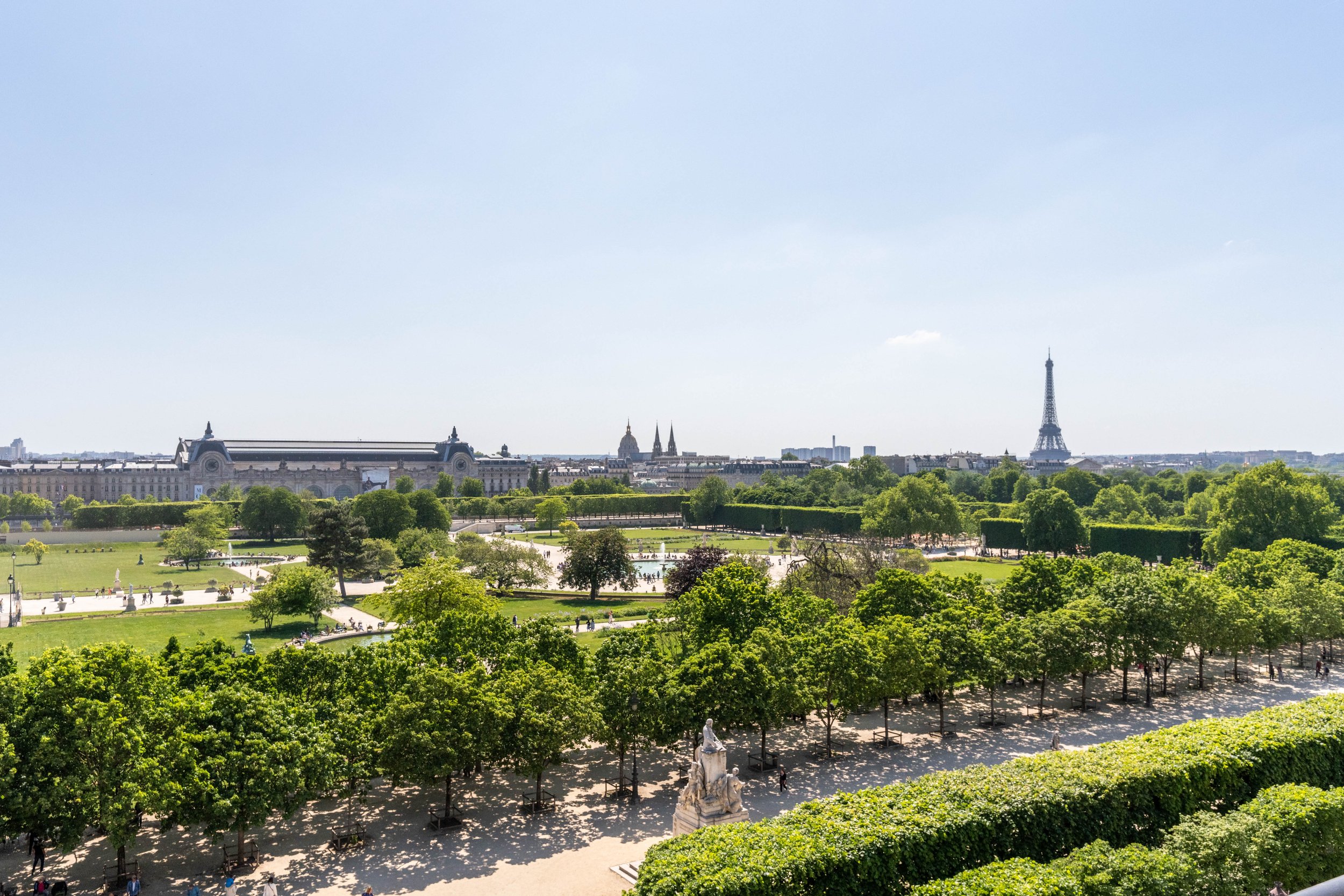 luxury apartment for rent with view of the Tuileries Gardens and the Eiffel Tower